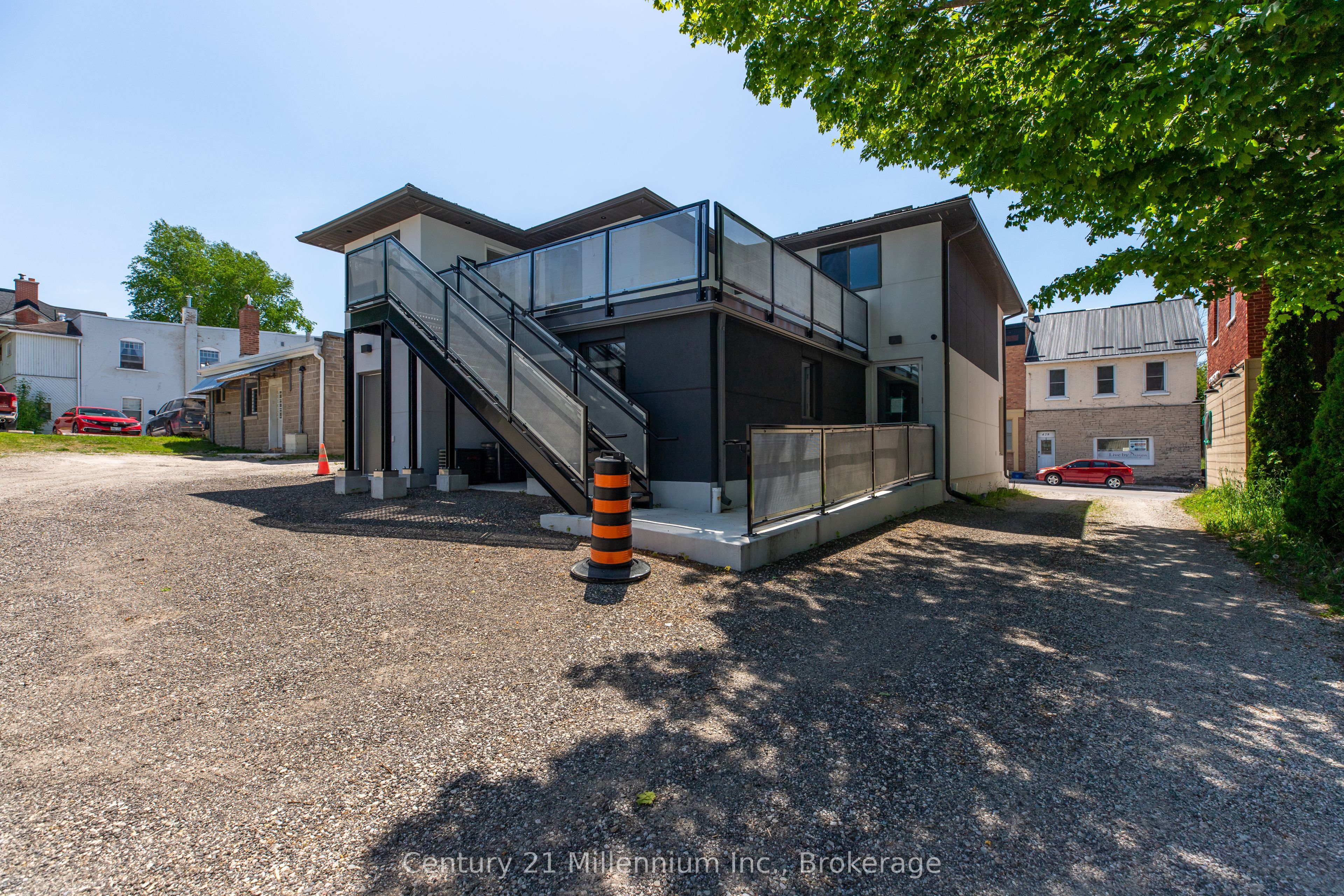 413 Queen Street S A Property Photo 25