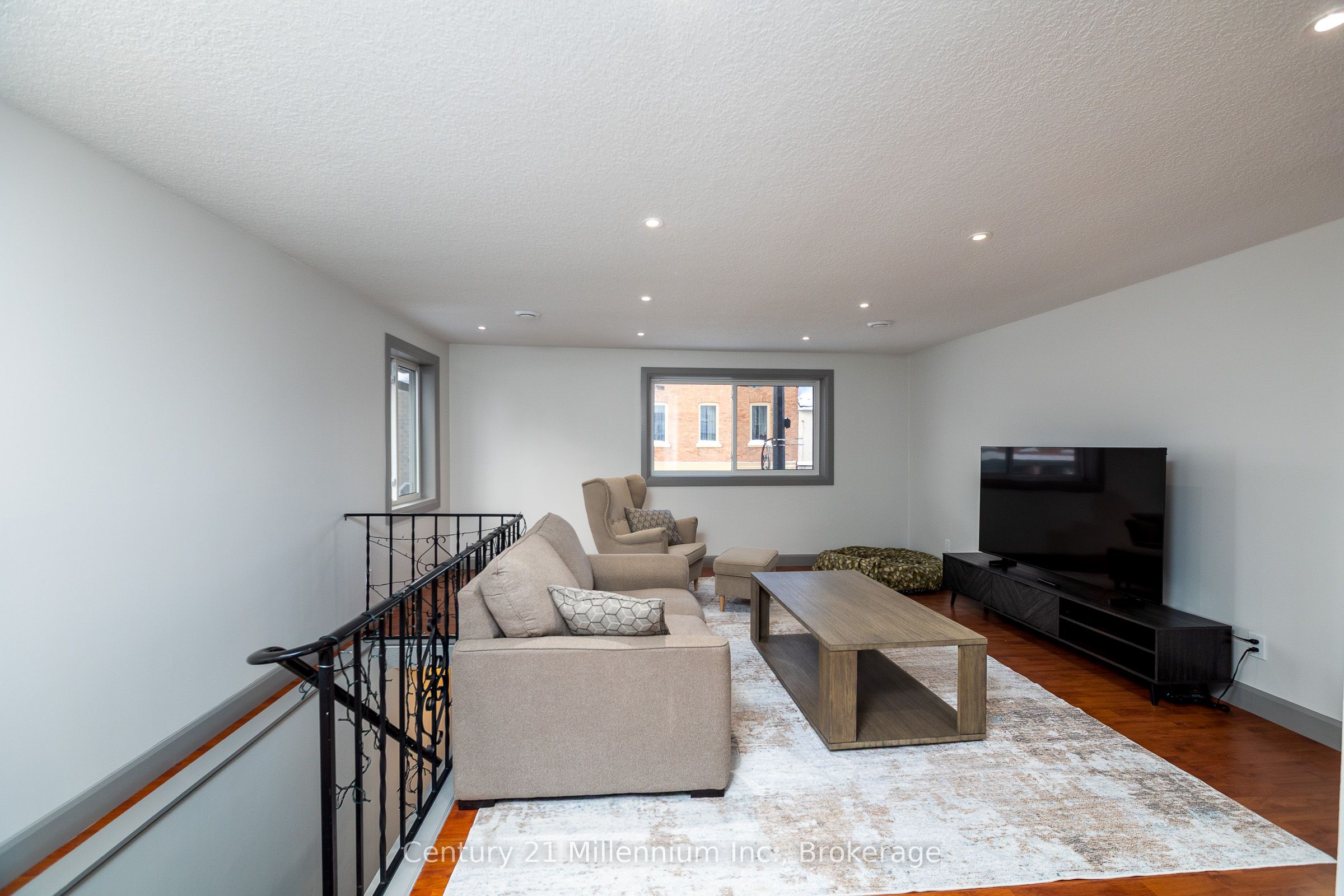 413 Queen Street S B Property Photo 6