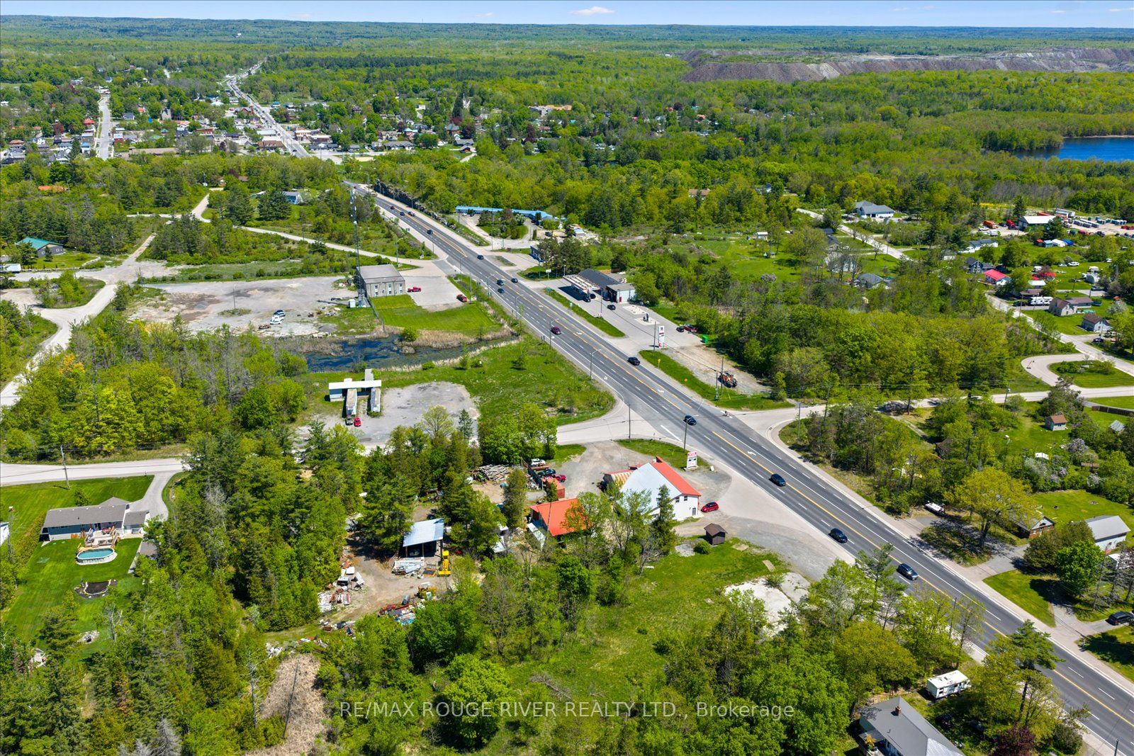 102405 Highway 7 Property Photo 8