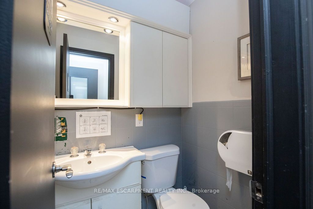 190 Hempstead Drive Property Photo 17