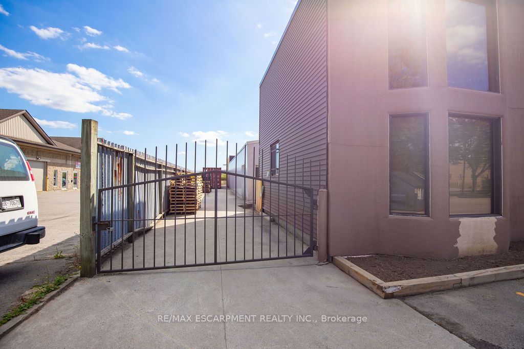 190 Hempstead Drive Property Photo 18