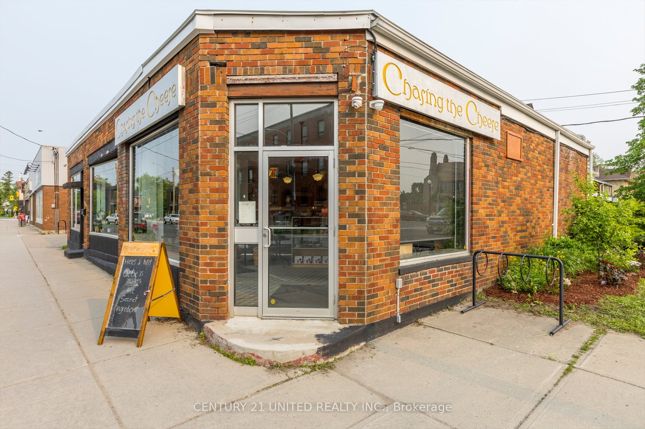 330-334 Charlotte Street W Property Photo 3