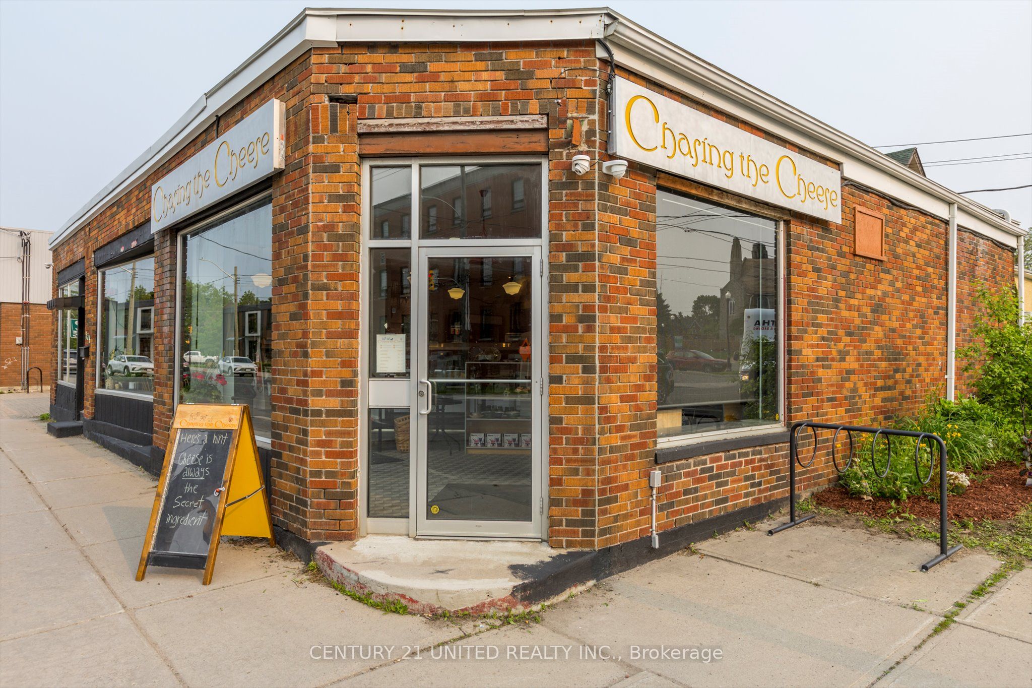 330-334 Charlotte Street W Property Photo 6