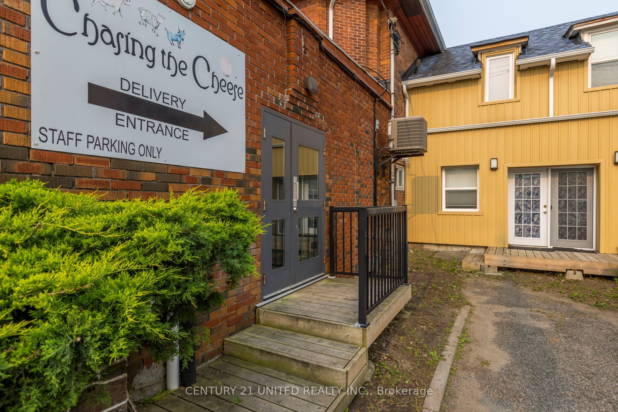 330-334 Charlotte Street W Property Photo 12
