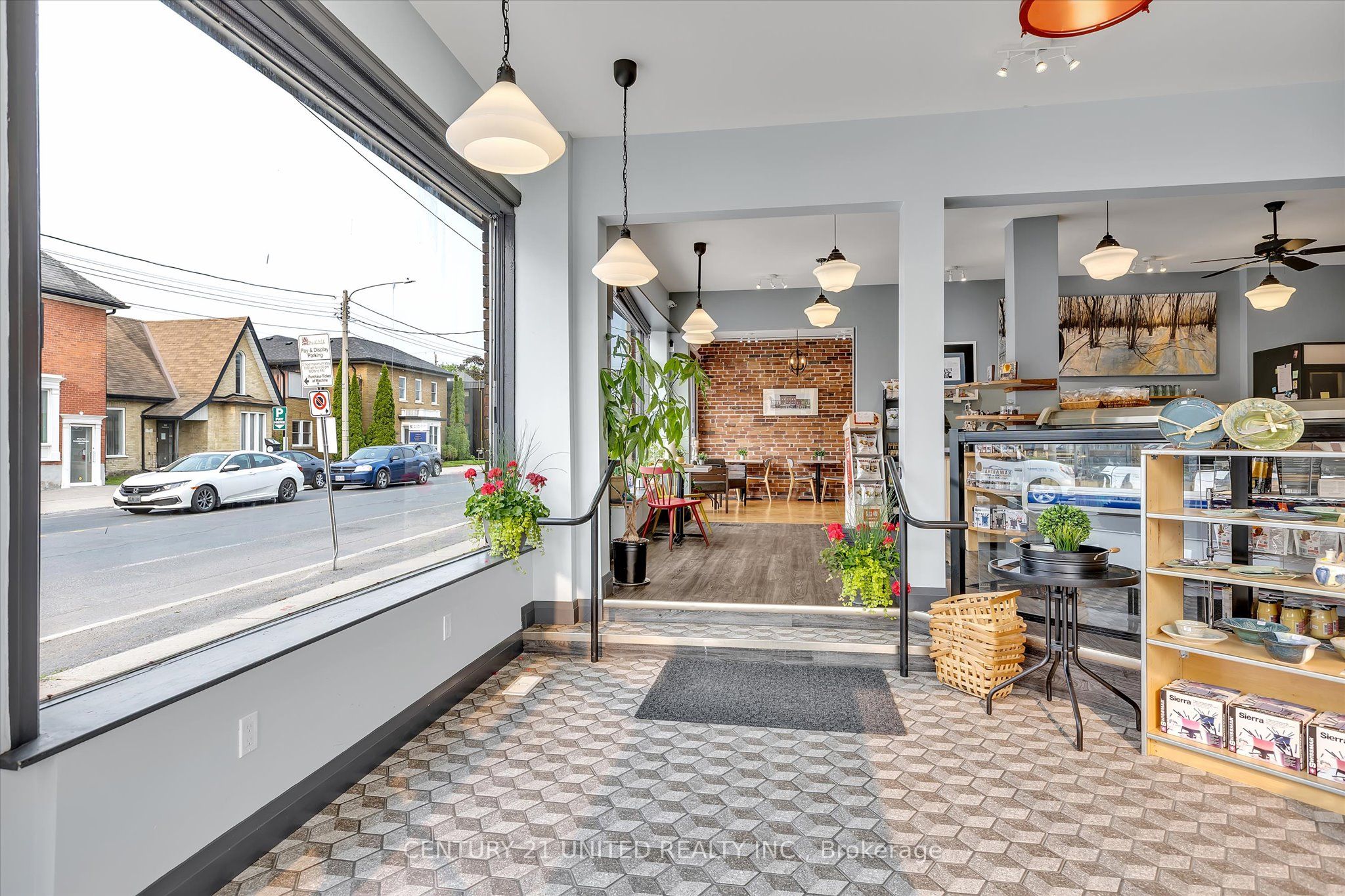 330-334 Charlotte Street W Property Photo 15