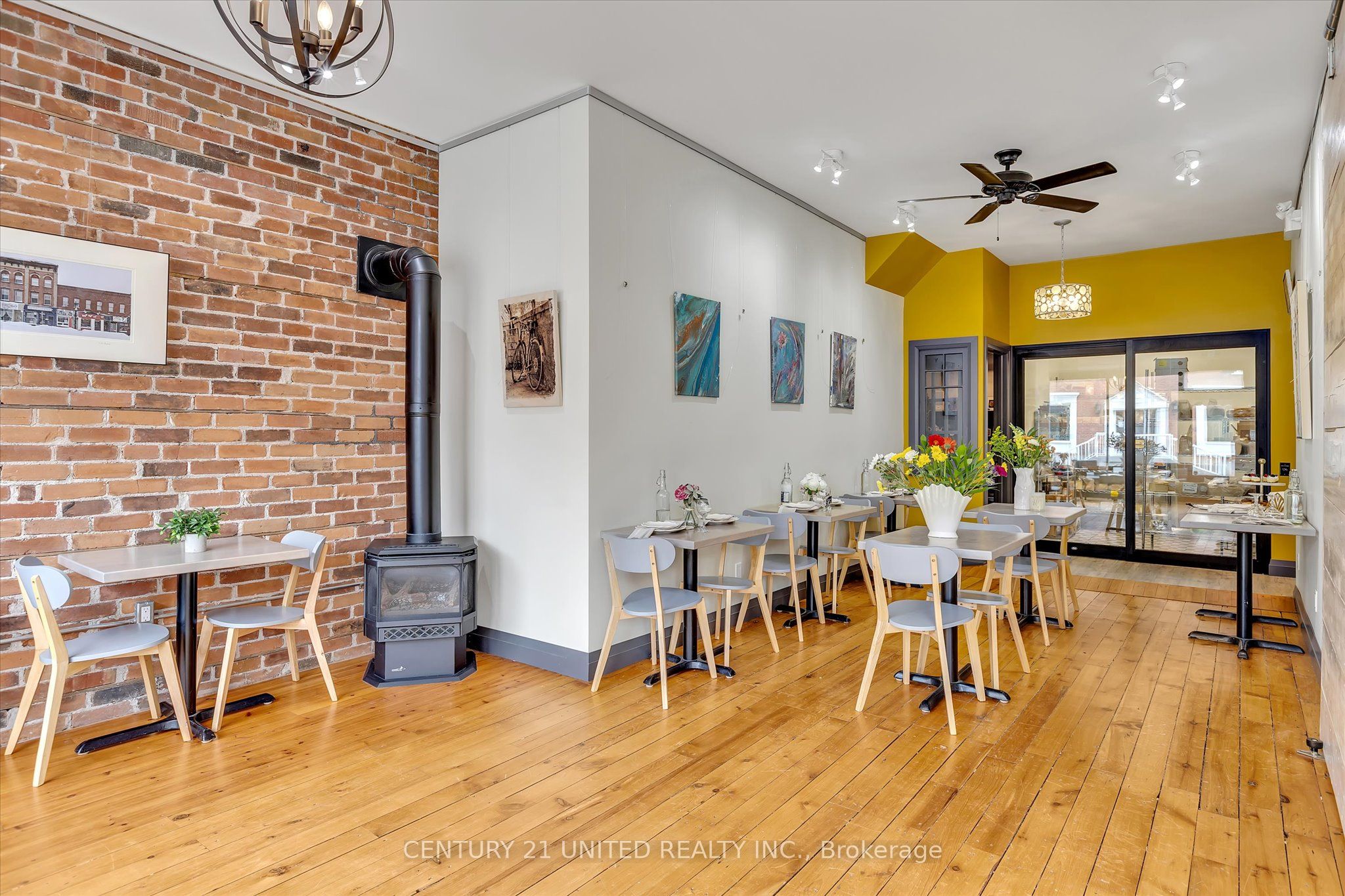 330-334 Charlotte Street W Property Photo 31
