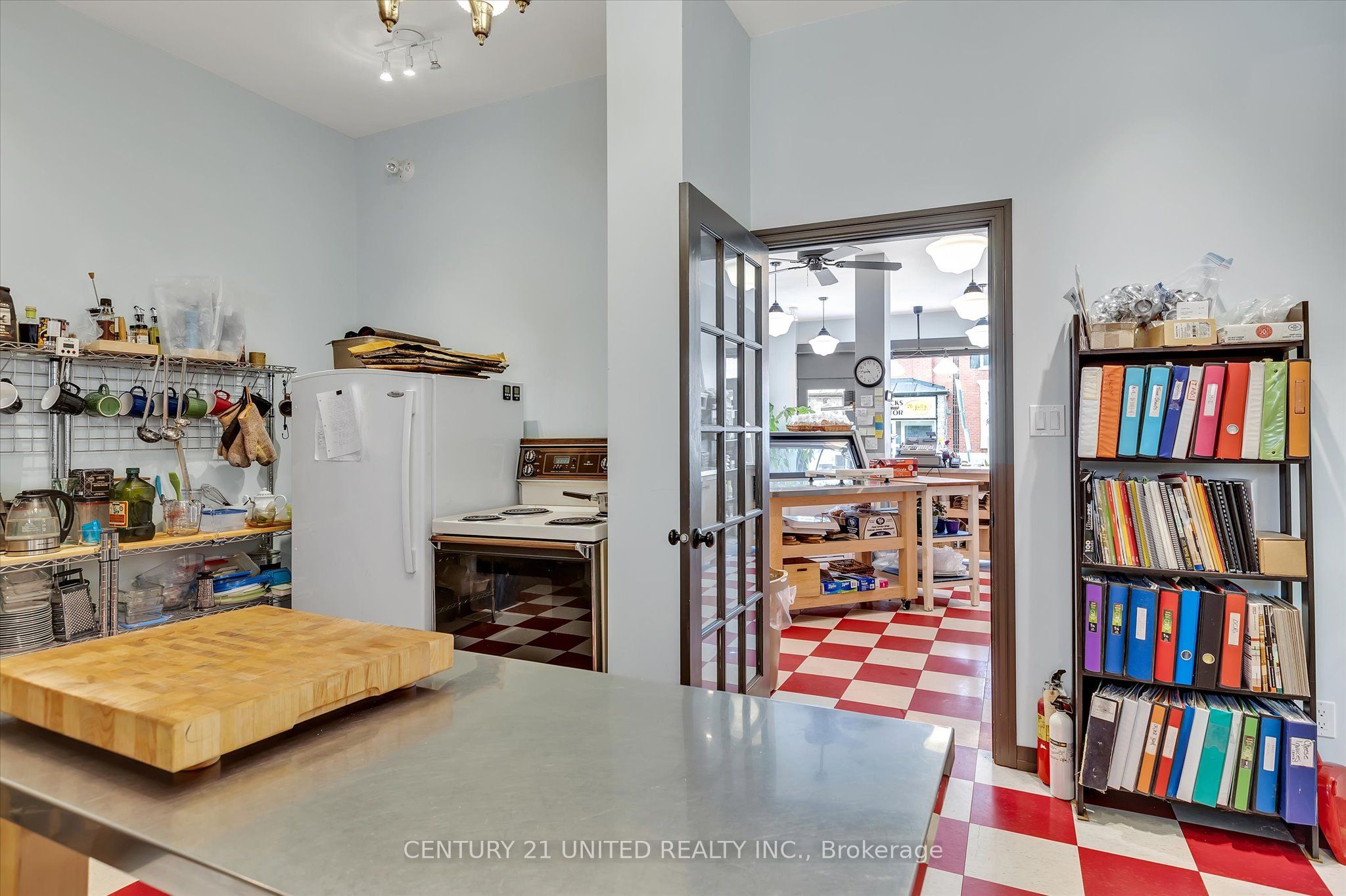 330-334 Charlotte Street W Property Photo 37