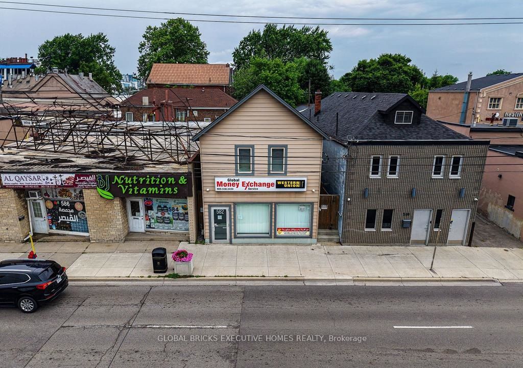 582 Upper James Street Property Photo 2