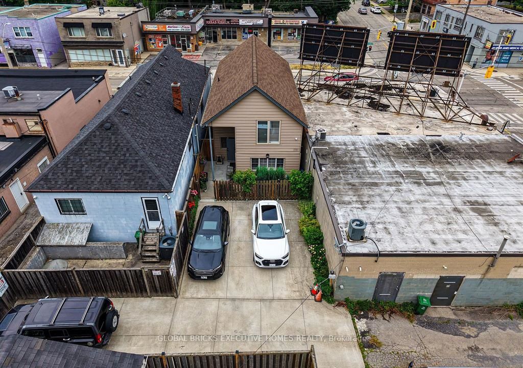582 Upper James Street Property Photo 3
