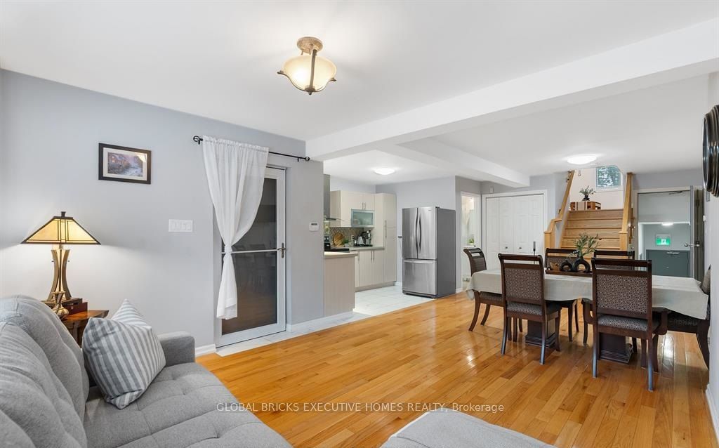 582 Upper James Street Property Photo 4