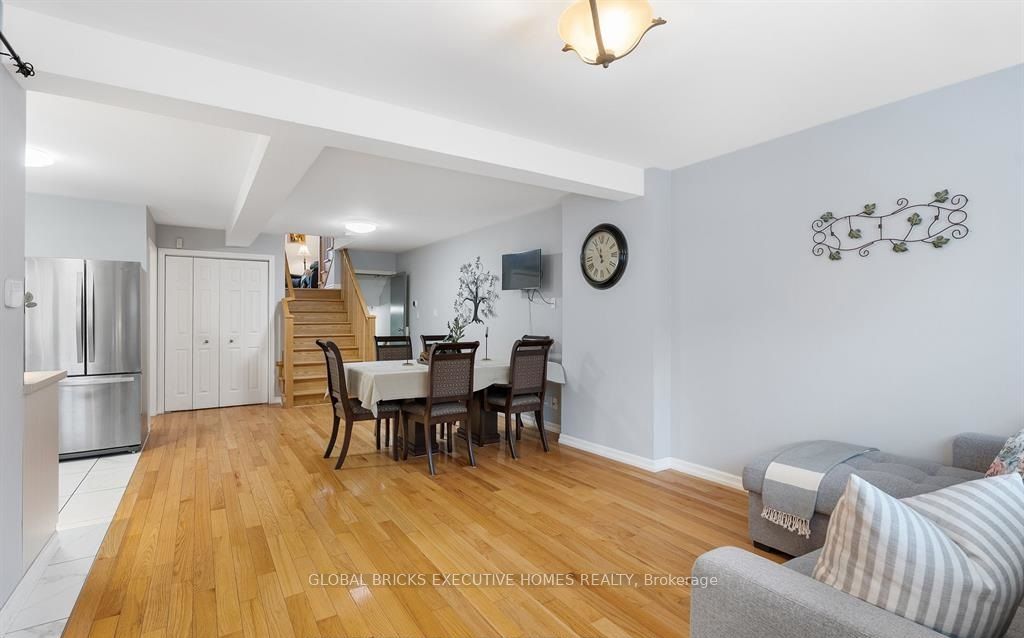 582 Upper James Street Property Photo 5