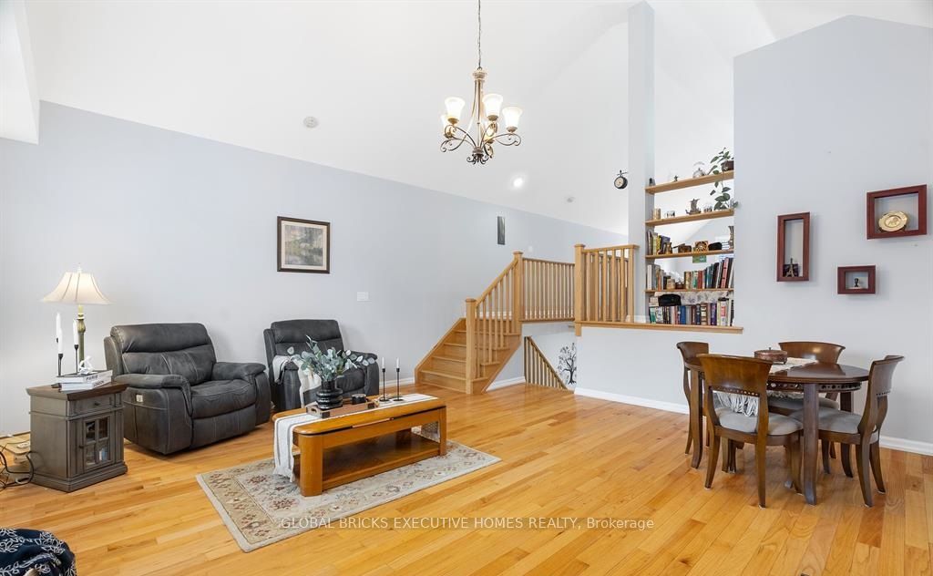 582 Upper James Street Property Photo 8