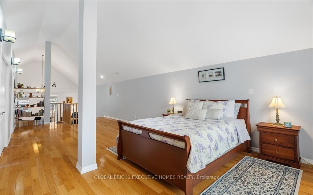 582 Upper James Street Property Photo 11