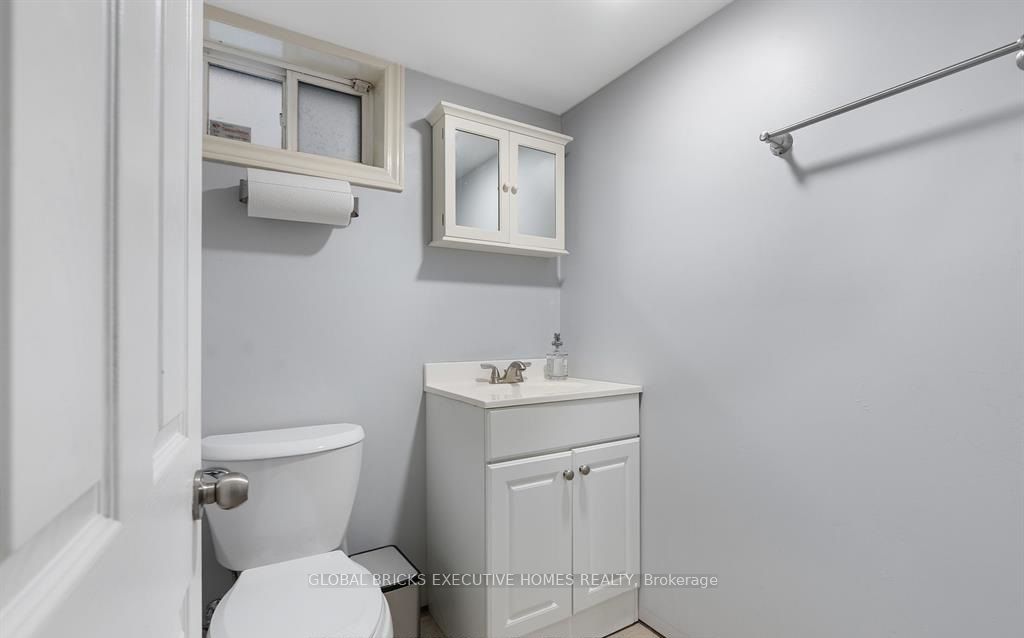 582 Upper James Street Property Photo 18
