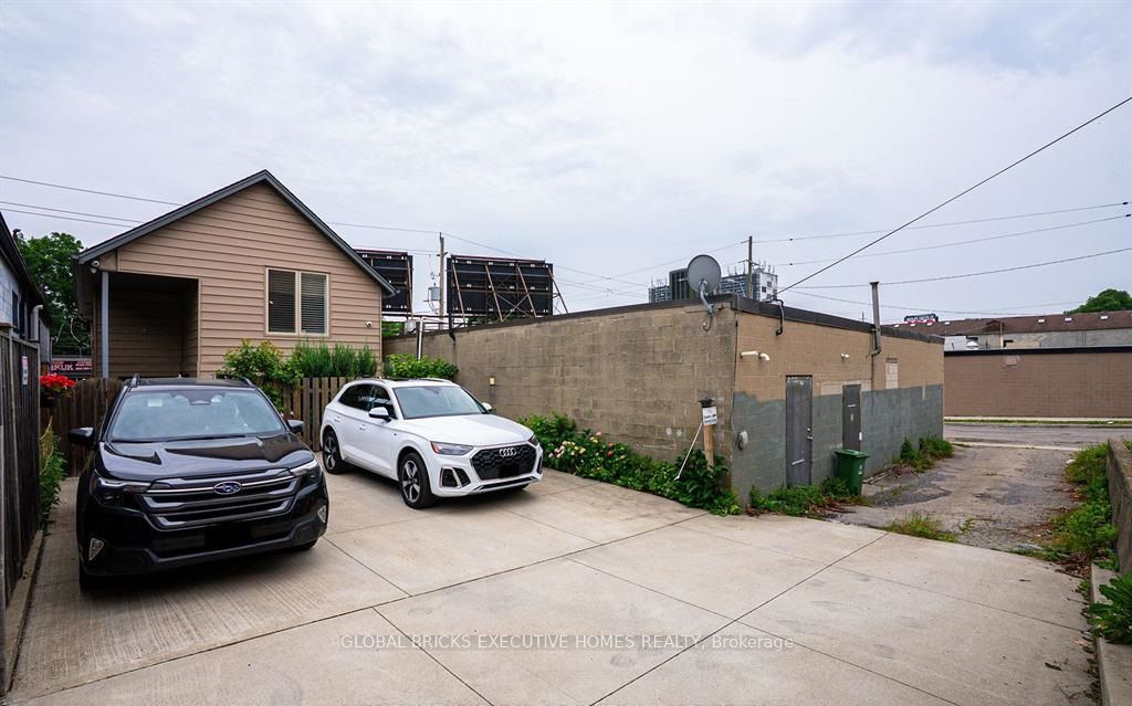 582 Upper James Street Property Photo 20