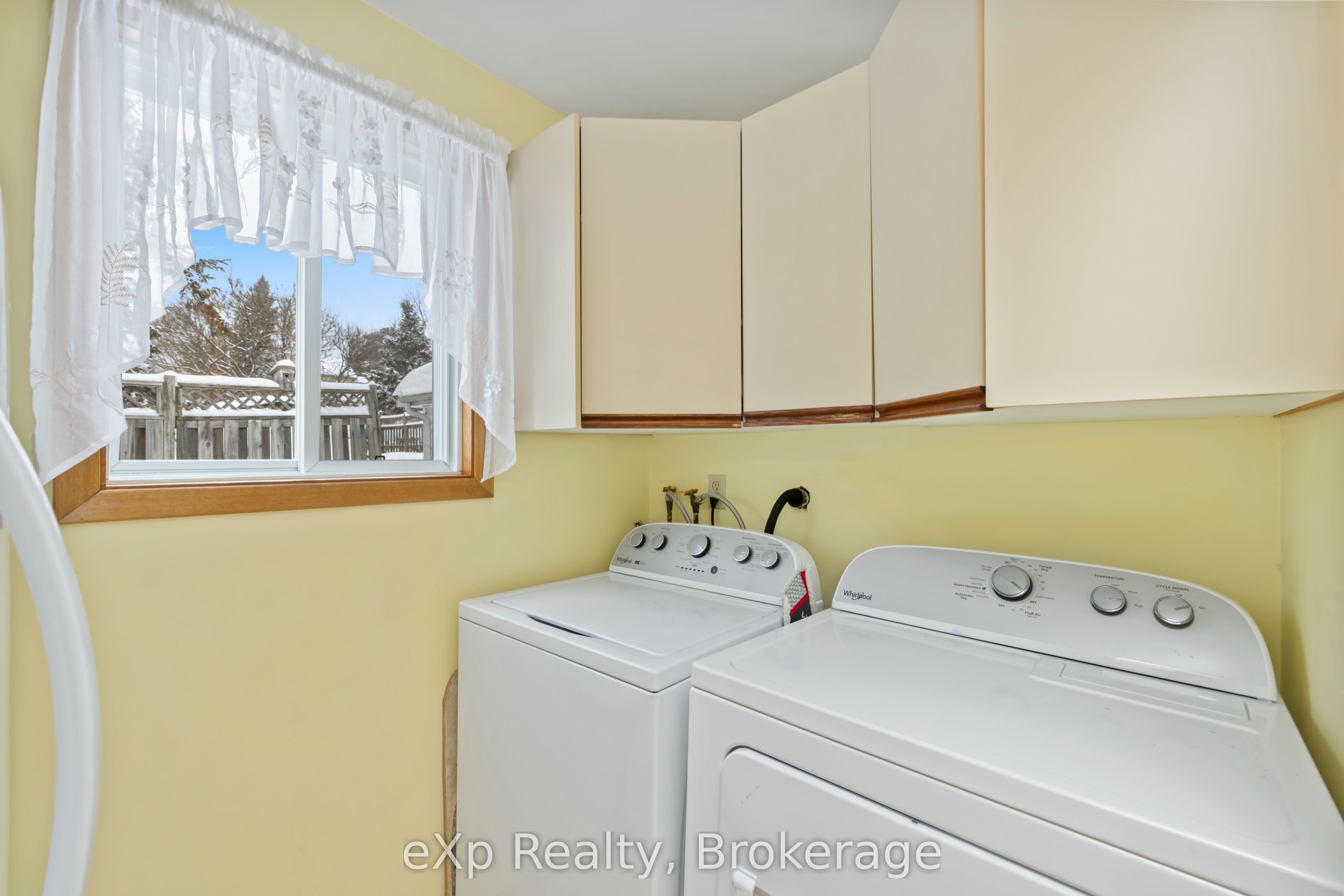 2 Henry Street Property Photo 7