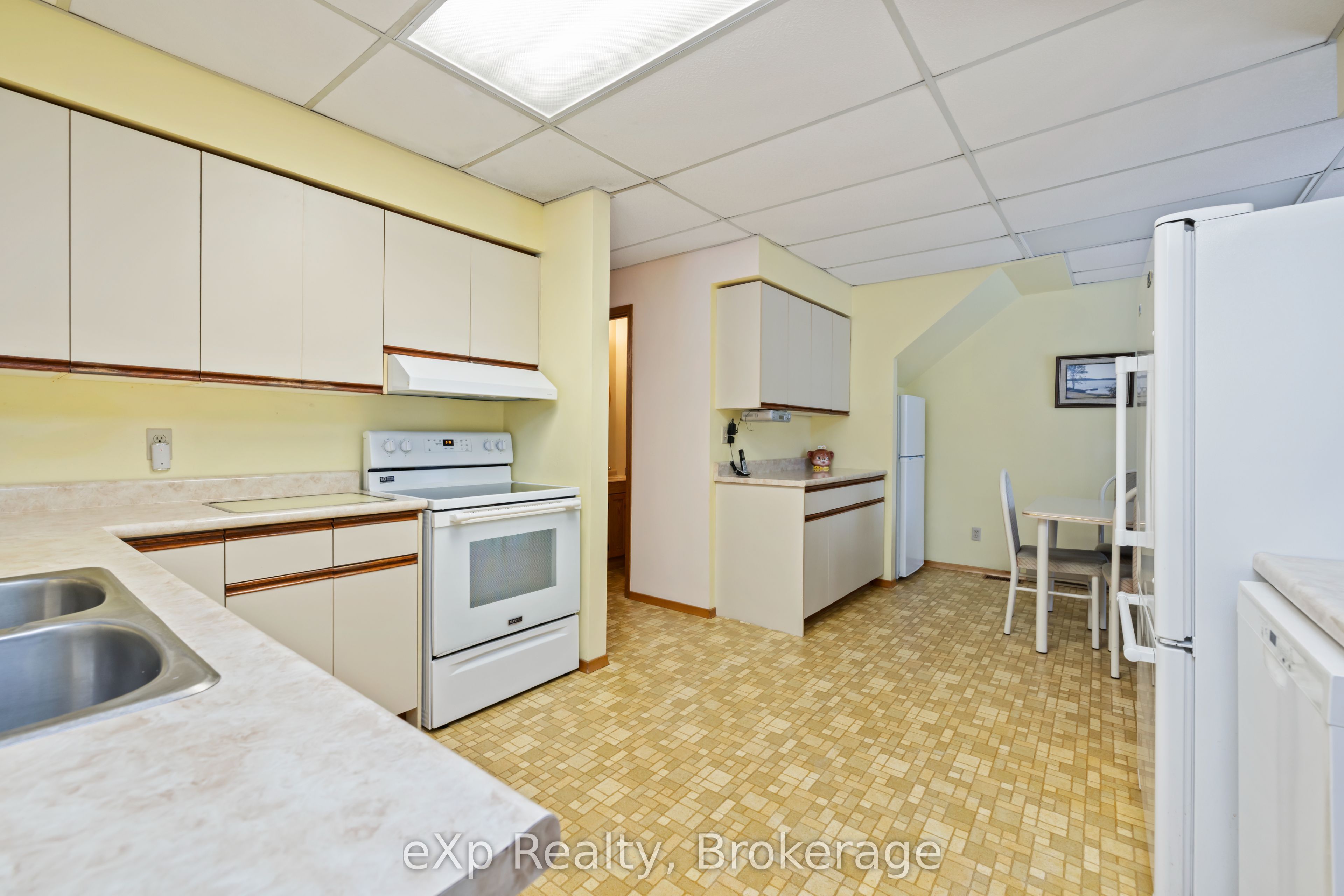 2 Henry Street Property Photo 8