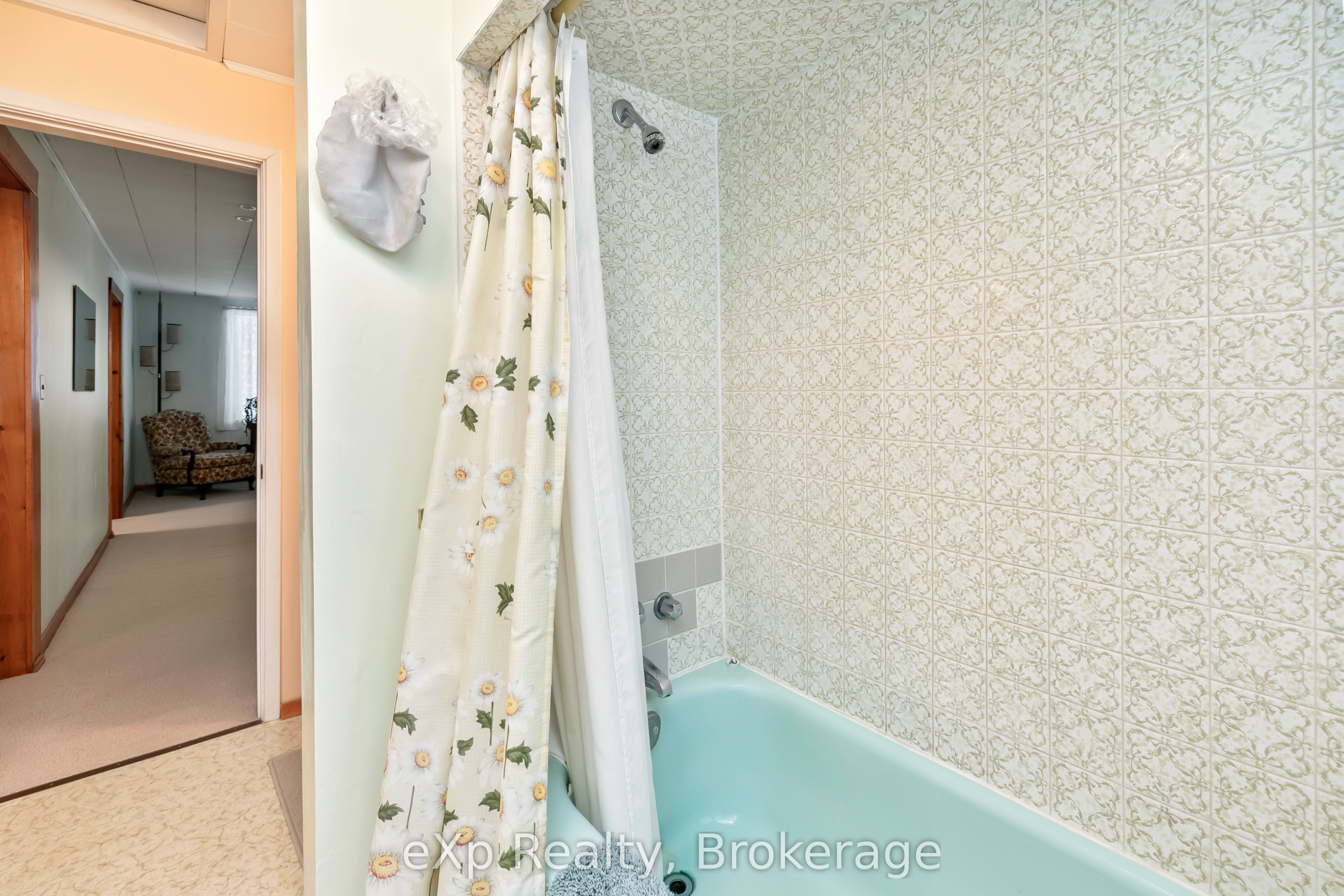 2 Henry Street Property Photo 28