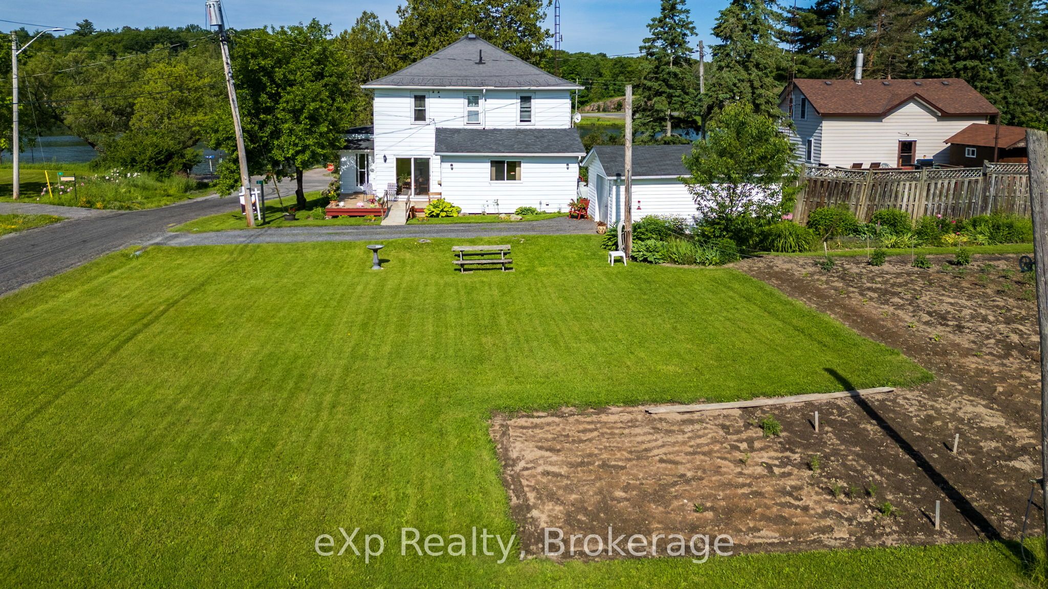 2 Henry Street Property Photo 39