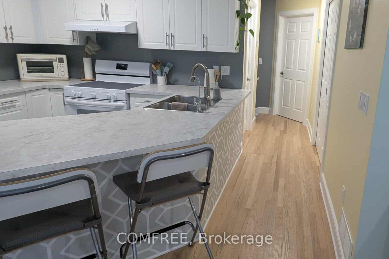 410 Grassendale Private Property Photo 6