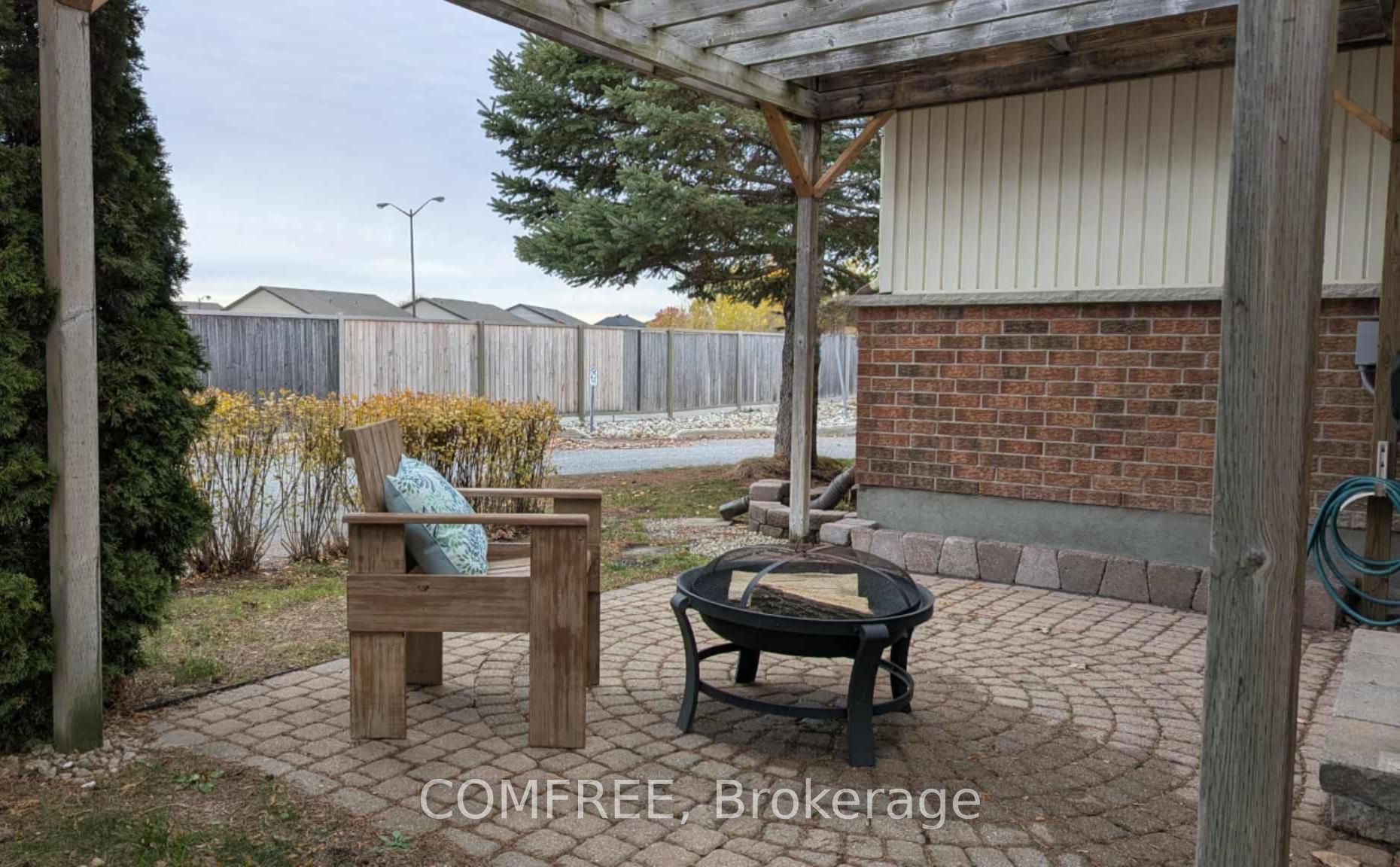 410 Grassendale Private Property Photo 14