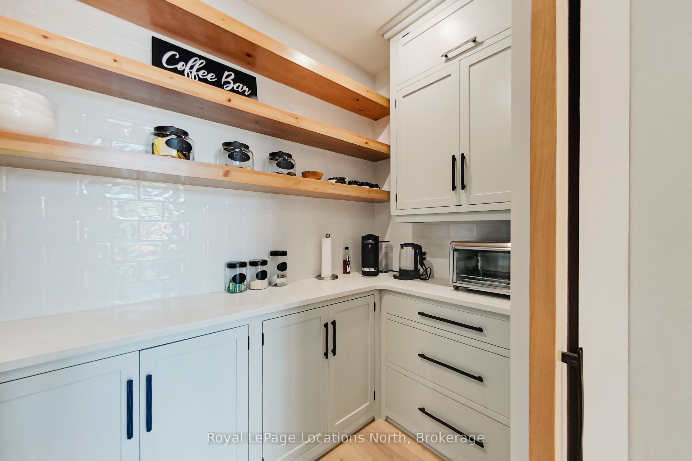 74 Arthur Street E Property Photo 16