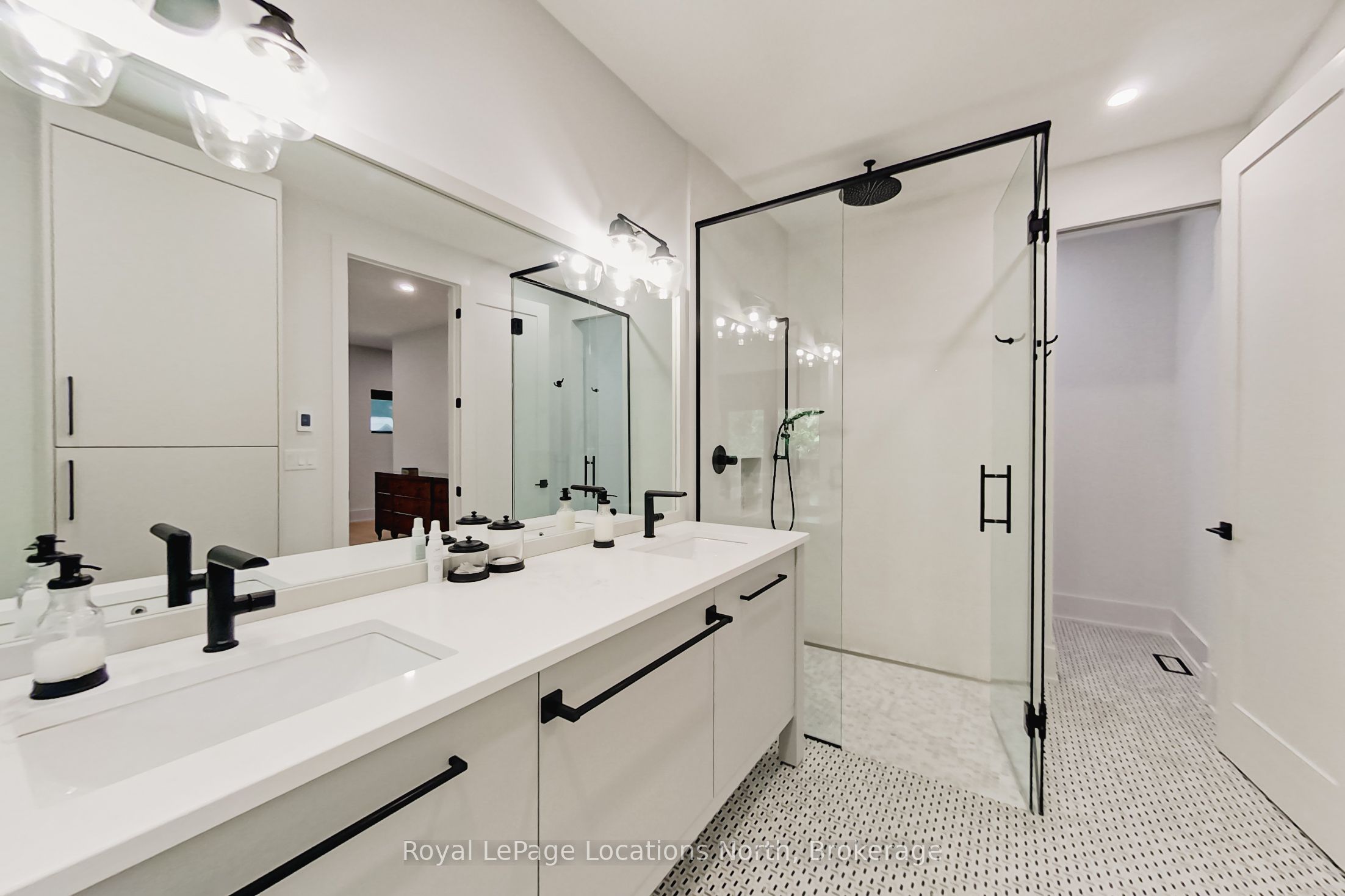 74 Arthur Street E Property Photo 19