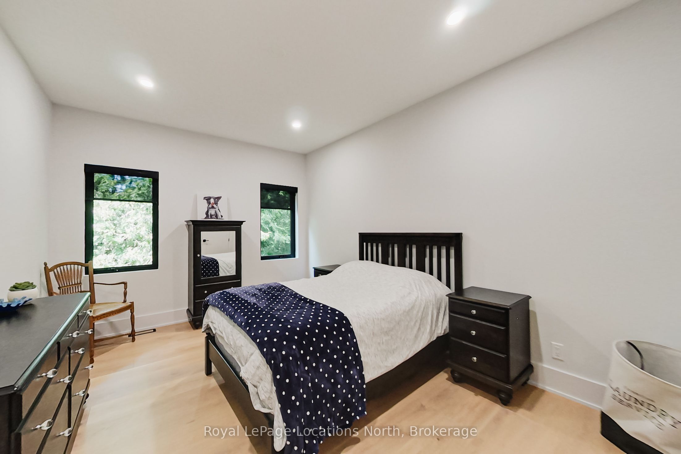 74 Arthur Street E Property Photo 22