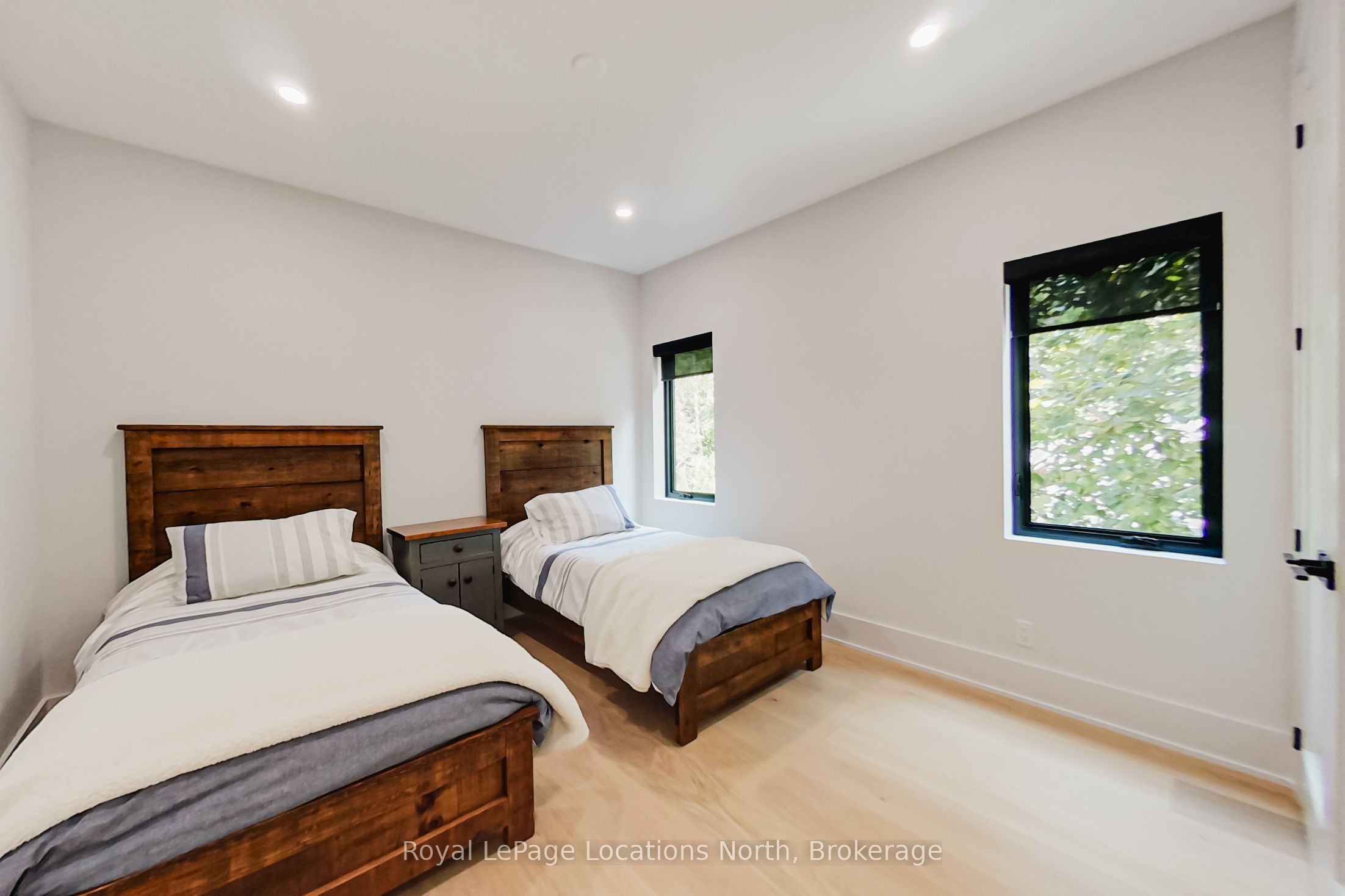 74 Arthur Street E Property Photo 23