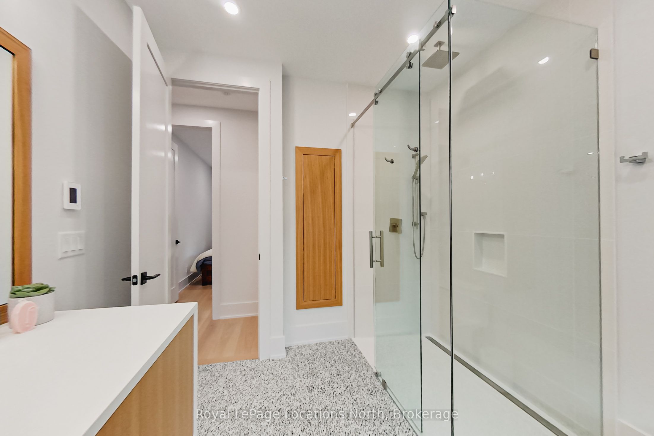 74 Arthur Street E Property Photo 24