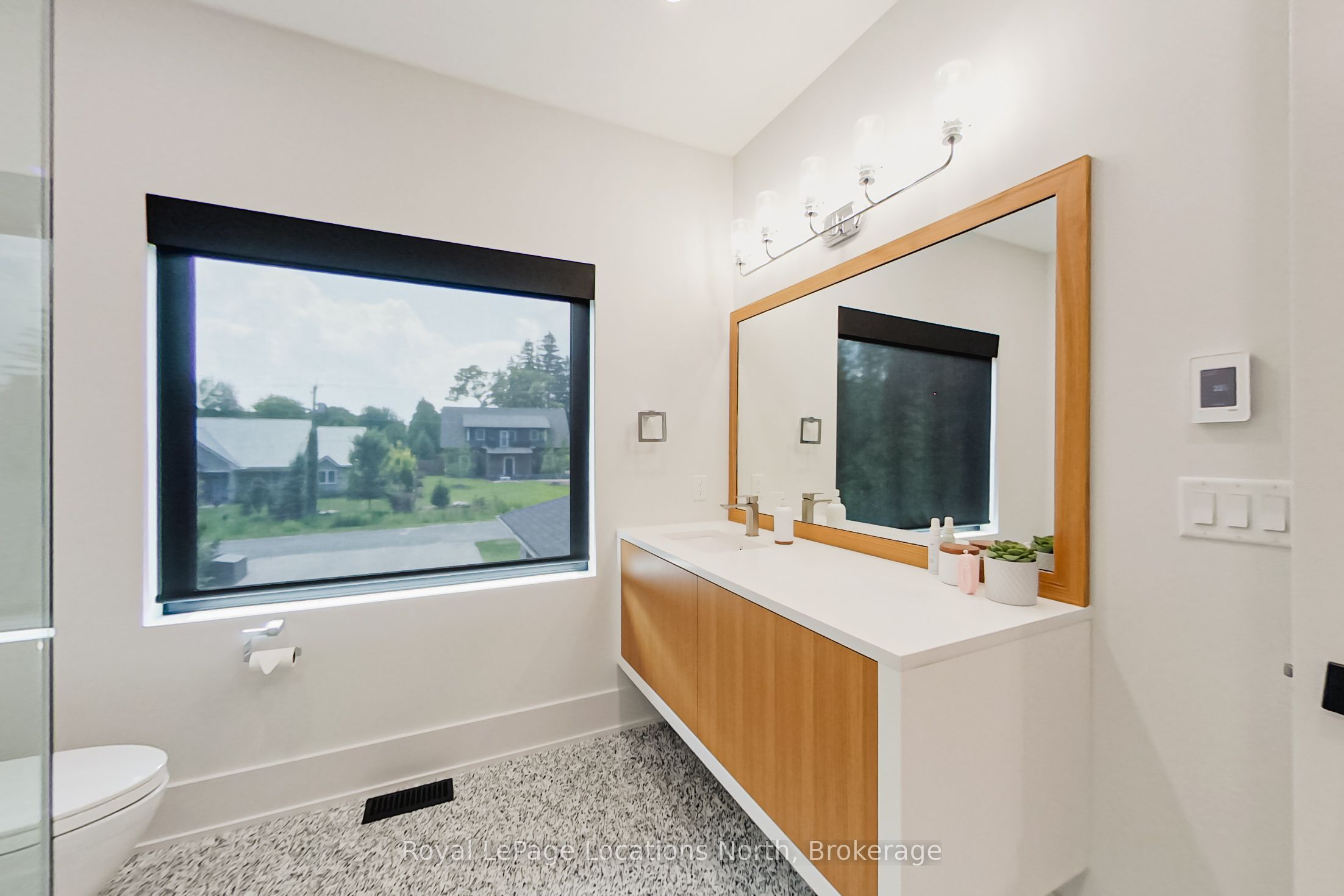 74 Arthur Street E Property Photo 25