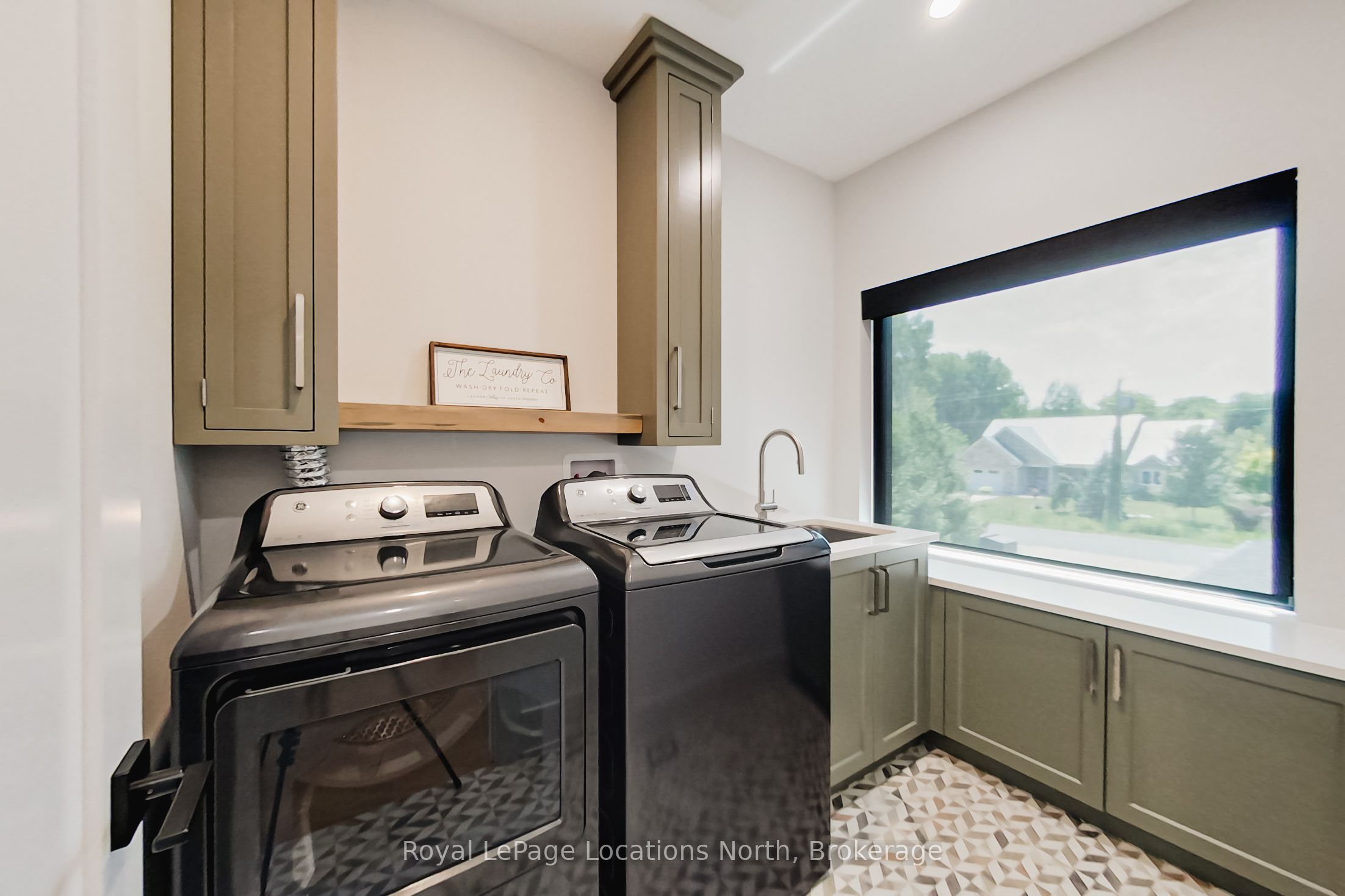 74 Arthur Street E Property Photo 26