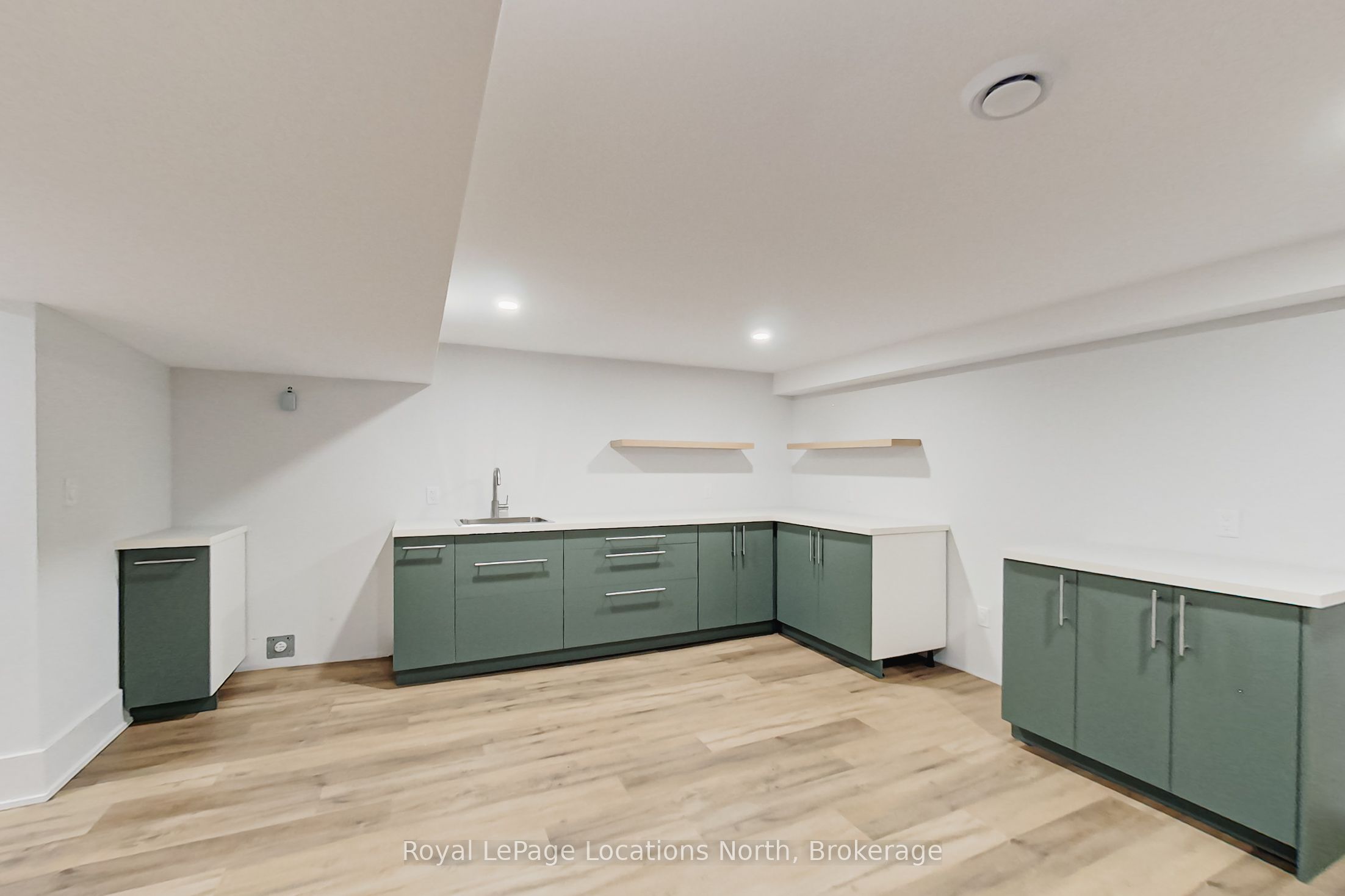 74 Arthur Street E Property Photo 32