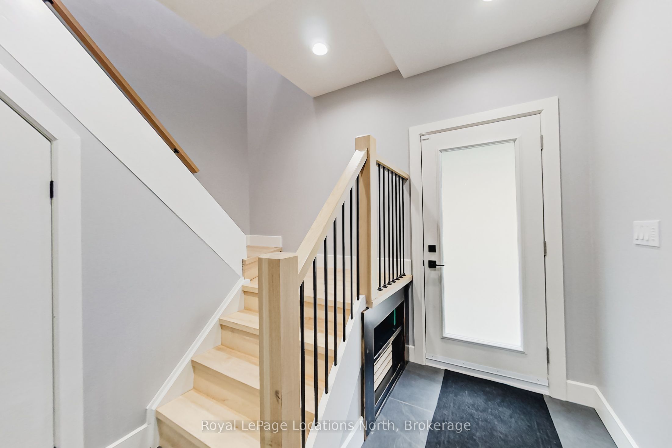 74 Arthur Street E Property Photo 35