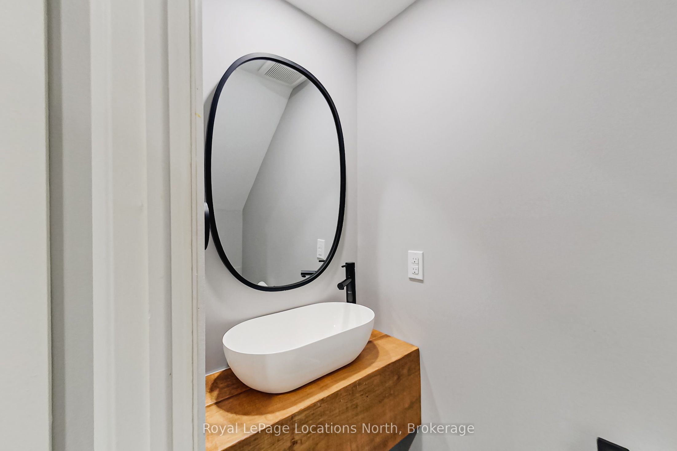 74 Arthur Street E Property Photo 37