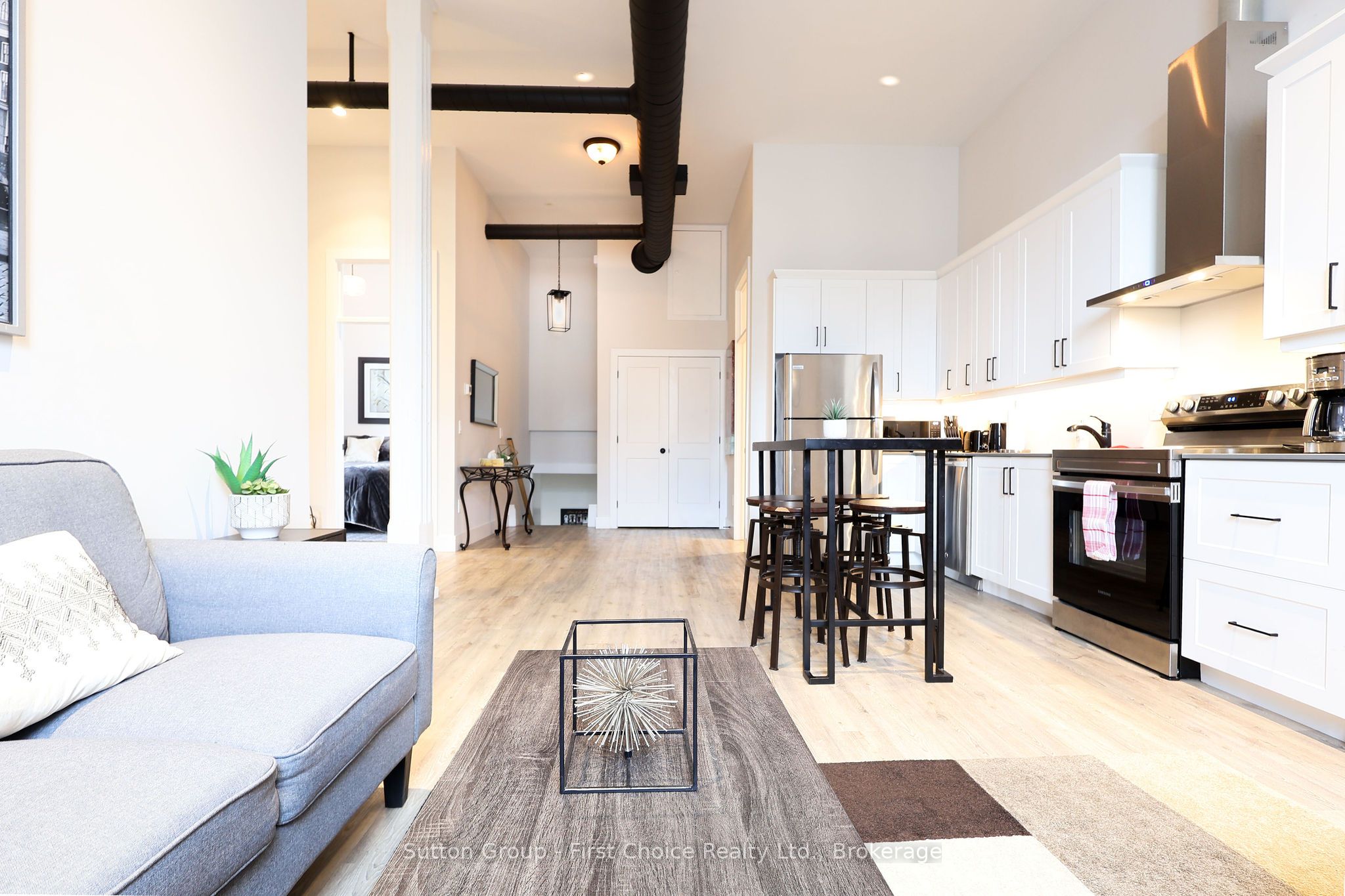 100 Queen Street E Property Photo 2