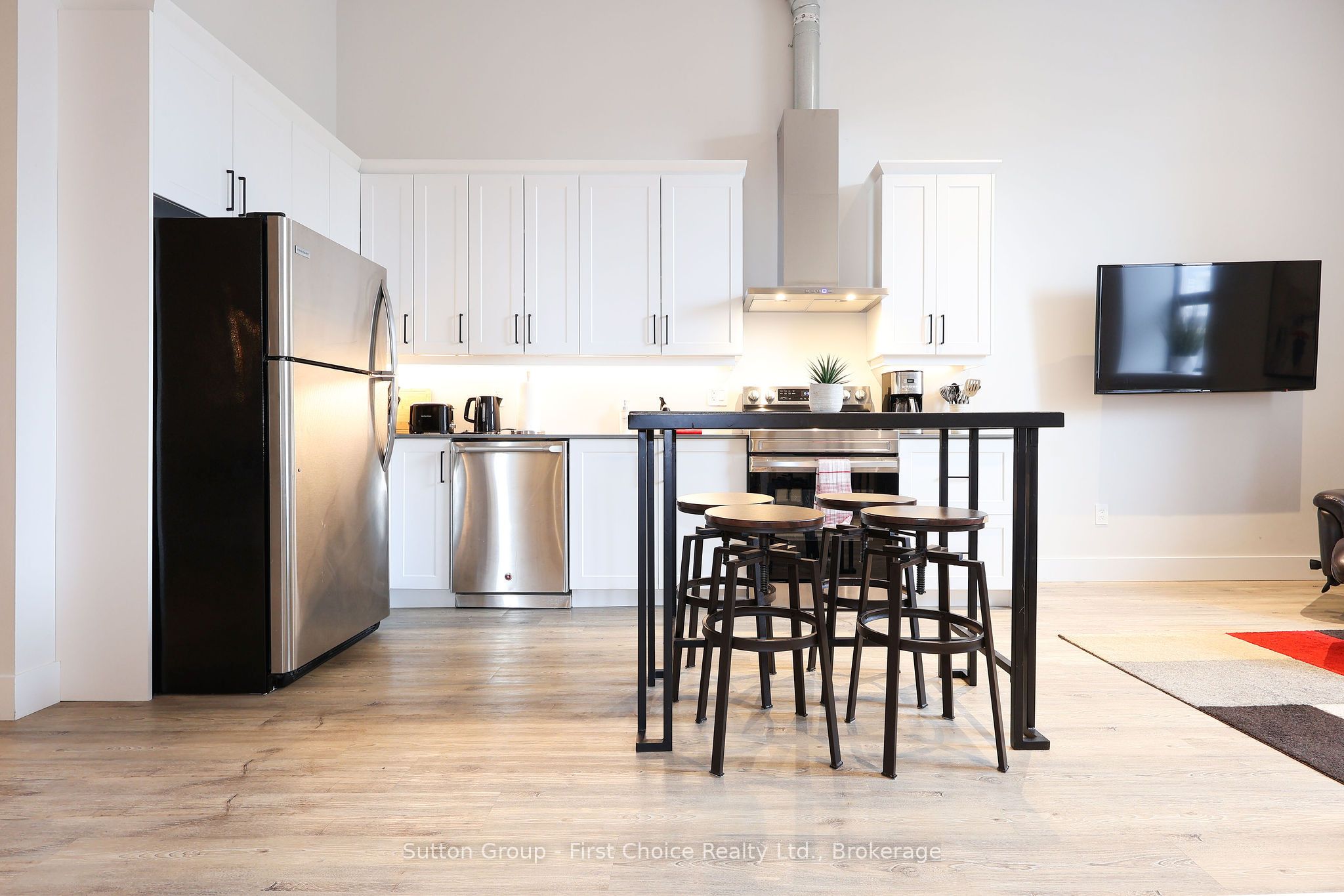 100 Queen Street E Property Photo 5