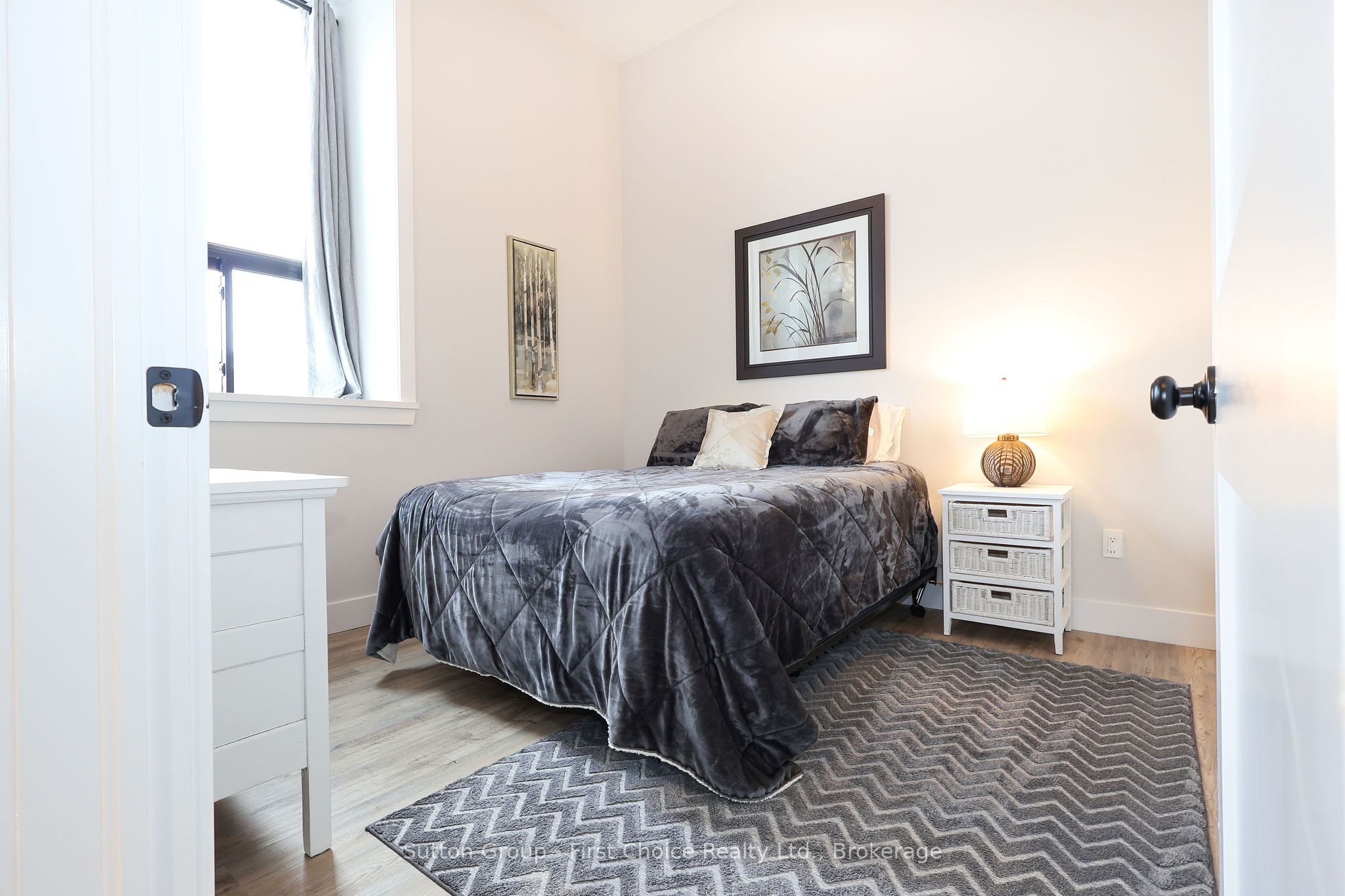 100 Queen Street E Property Photo 12