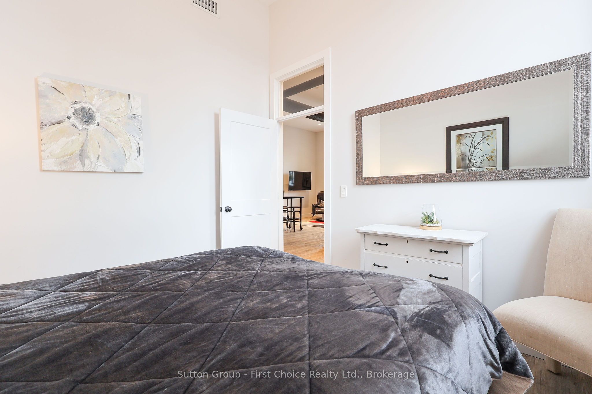 100 Queen Street E Property Photo 13