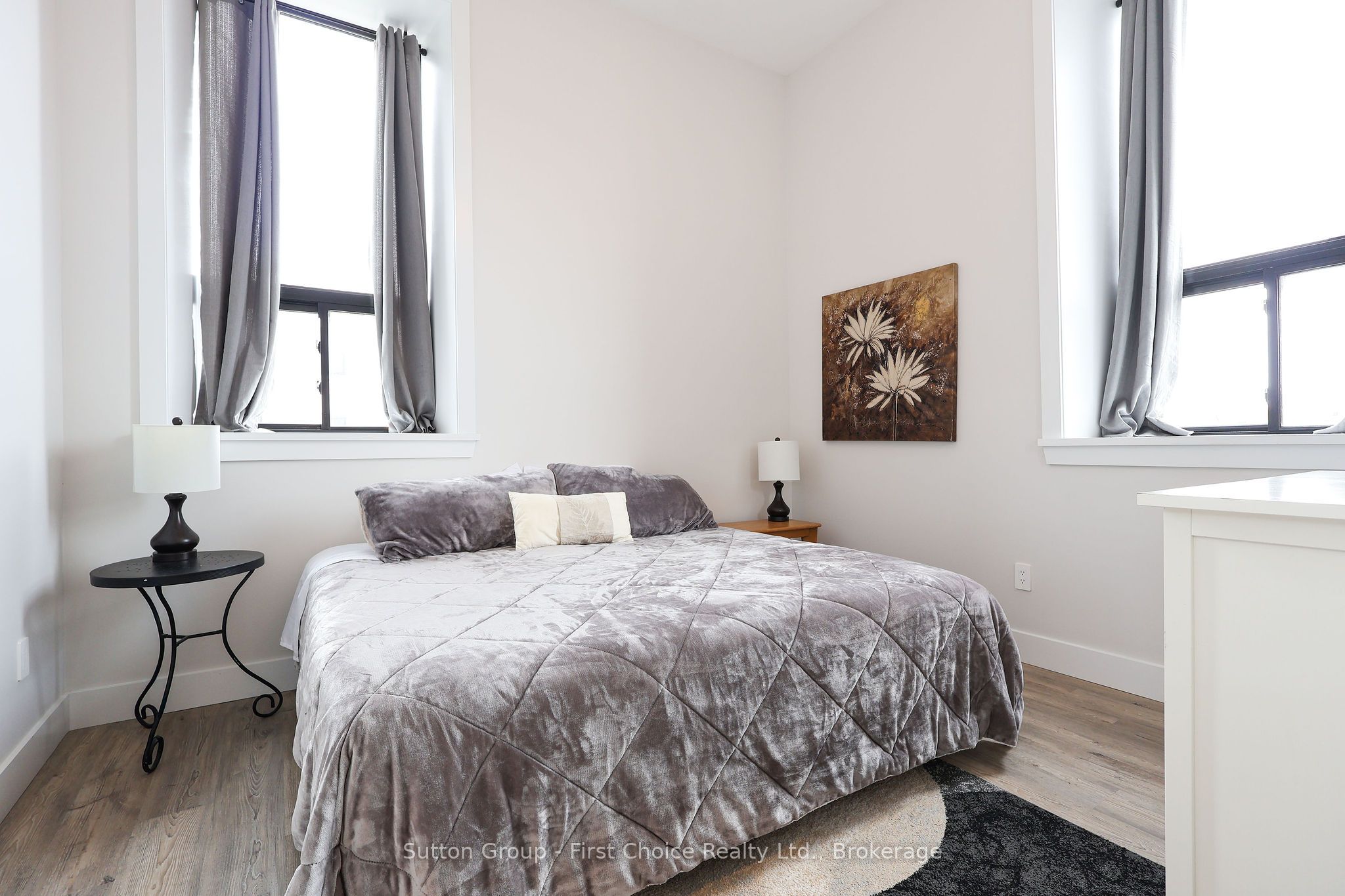 100 Queen Street E Property Photo 14