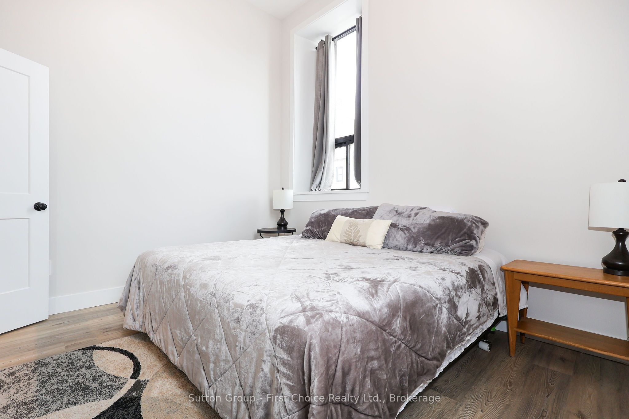 100 Queen Street E Property Photo 15