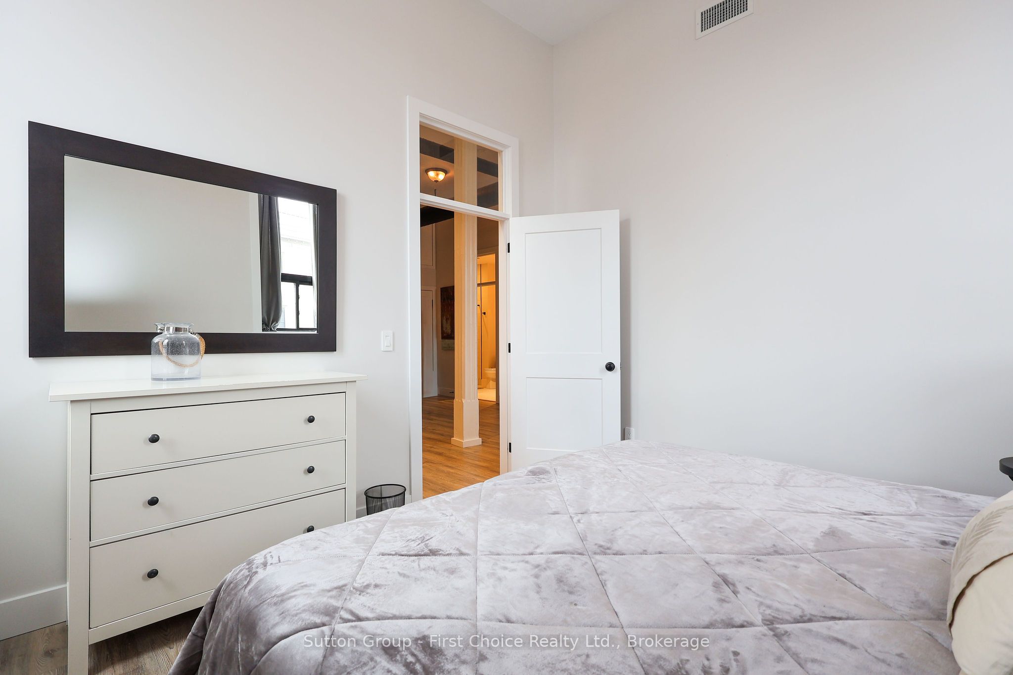 100 Queen Street E Property Photo 16