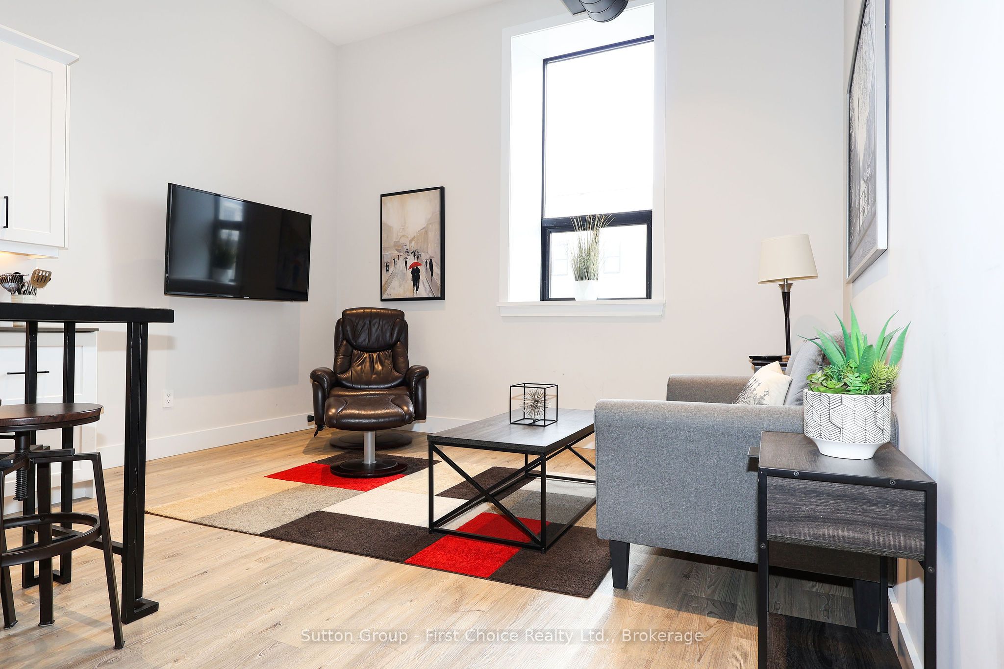 100 Queen Street E Property Photo 18