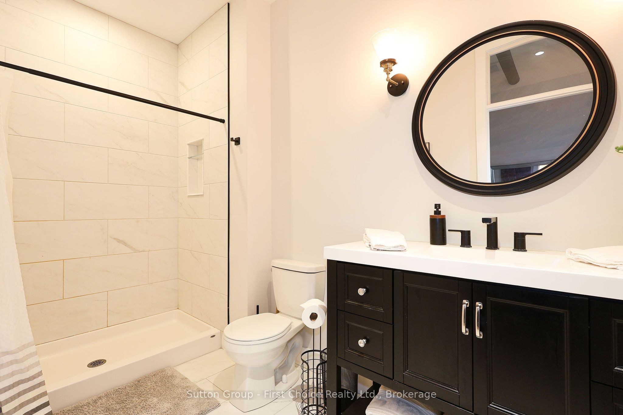 100 Queen Street E Property Photo 23