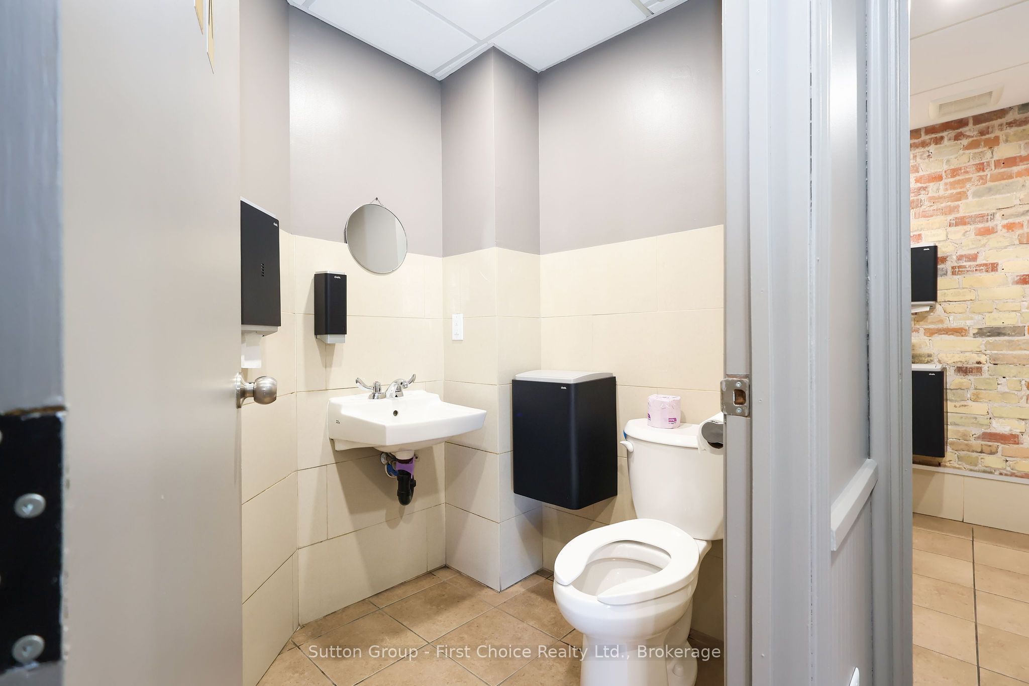100 Queen Street E Property Photo 31