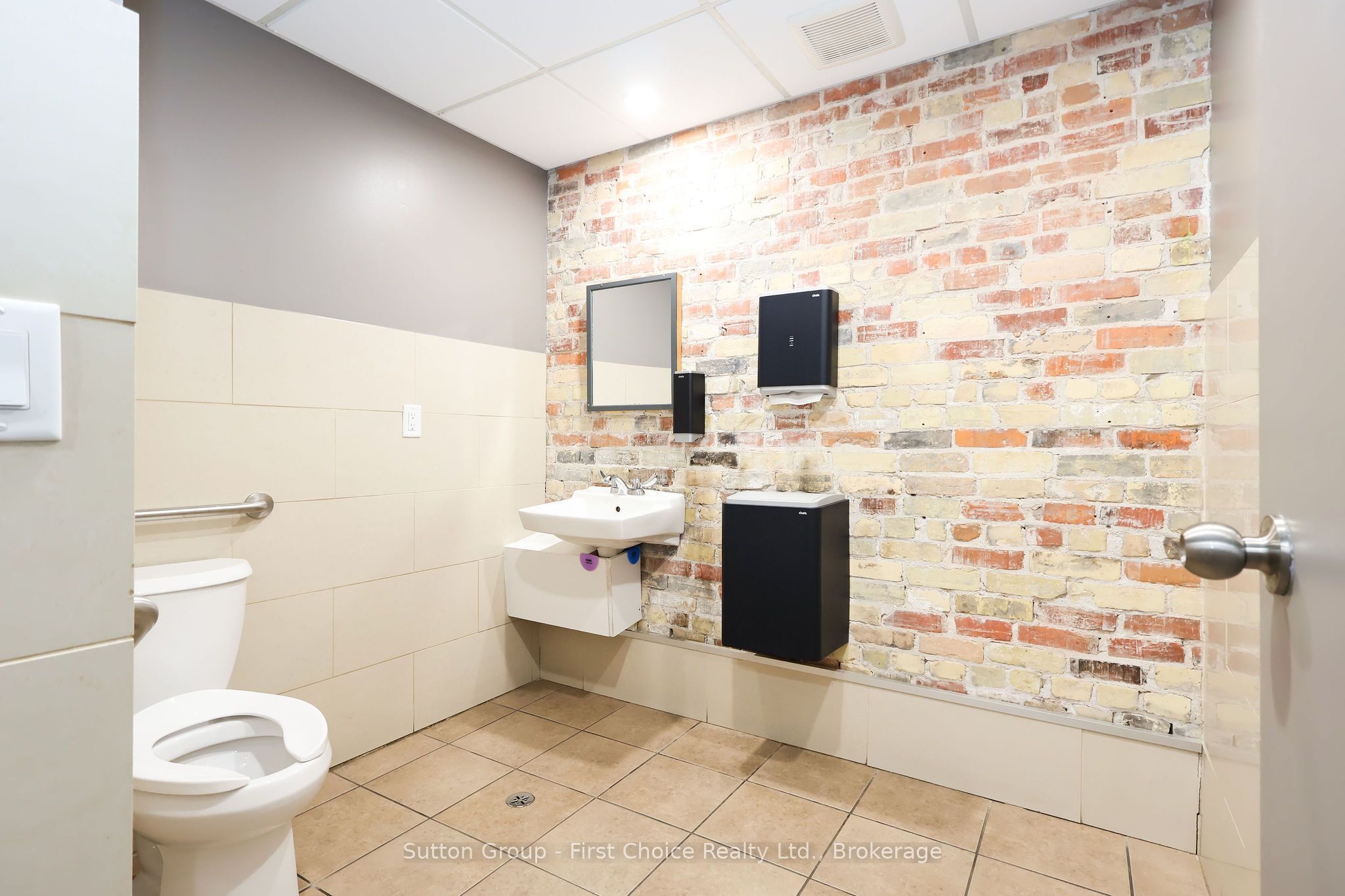 100 Queen Street E Property Photo 32