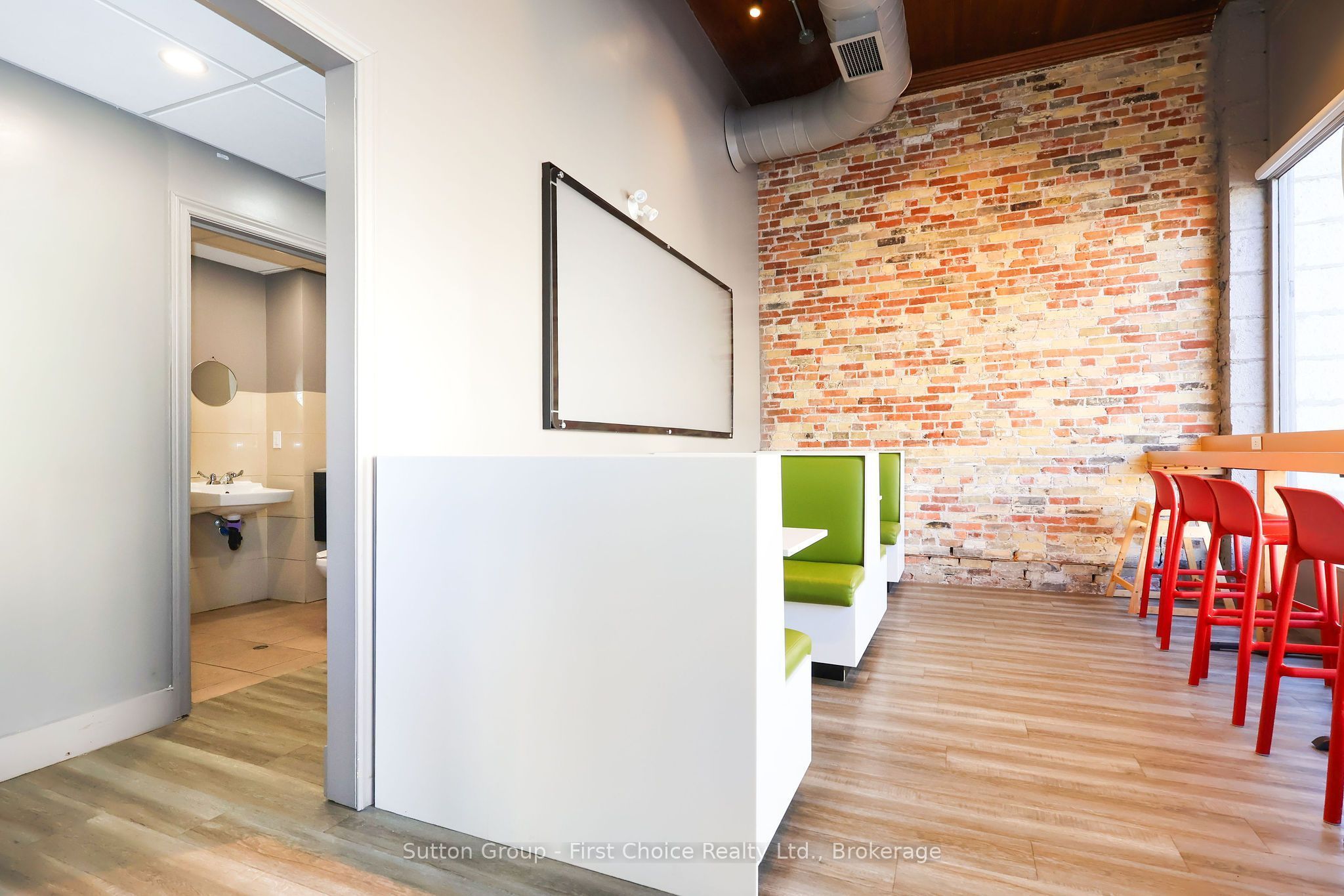 100 Queen Street E Property Photo 34