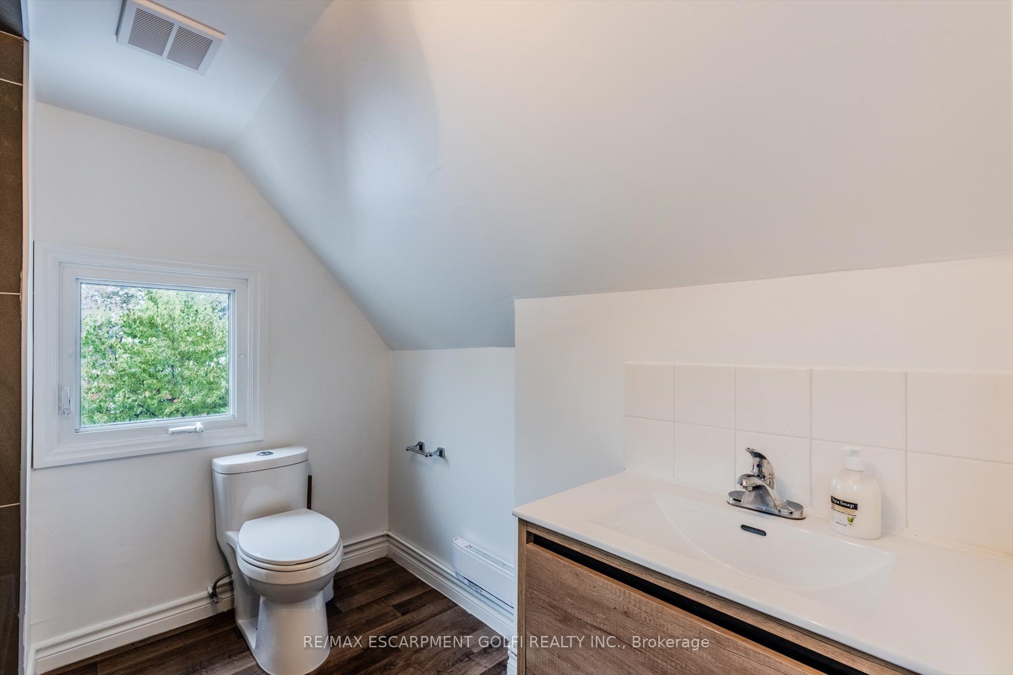 49 Myrtle Avenue Property Photo 20