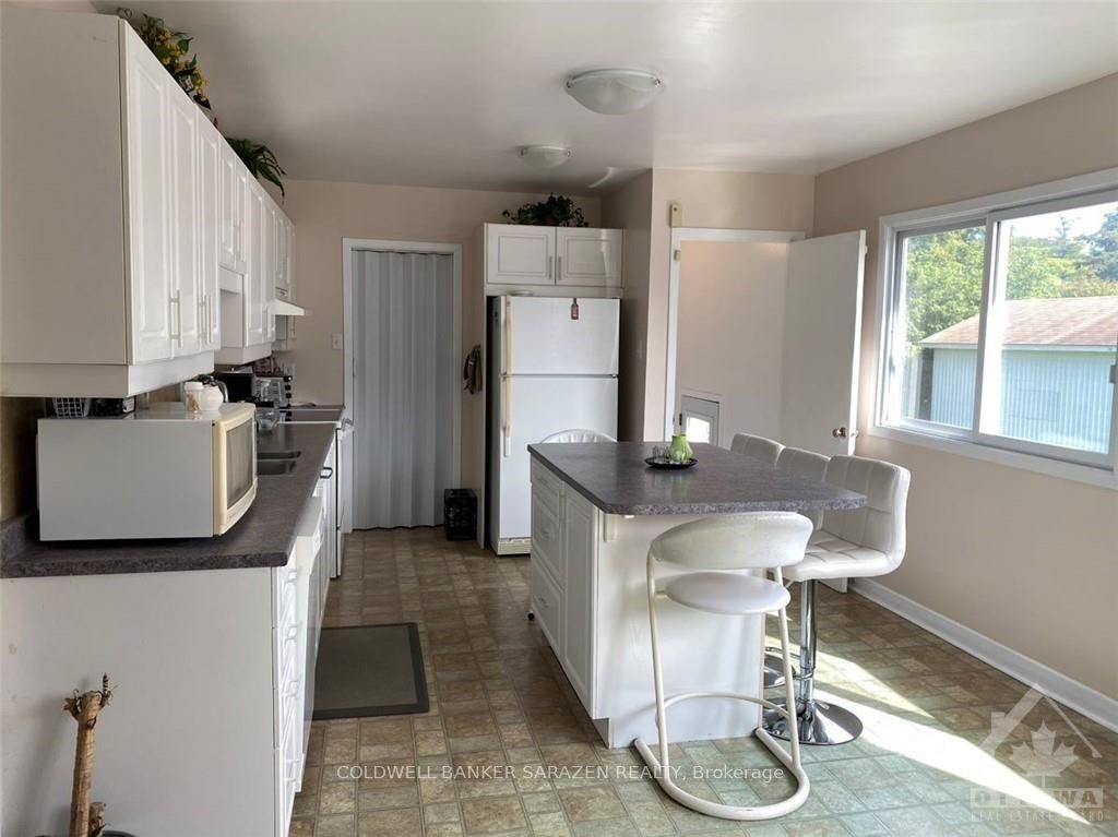 8715 Bank Street Property Photo 4