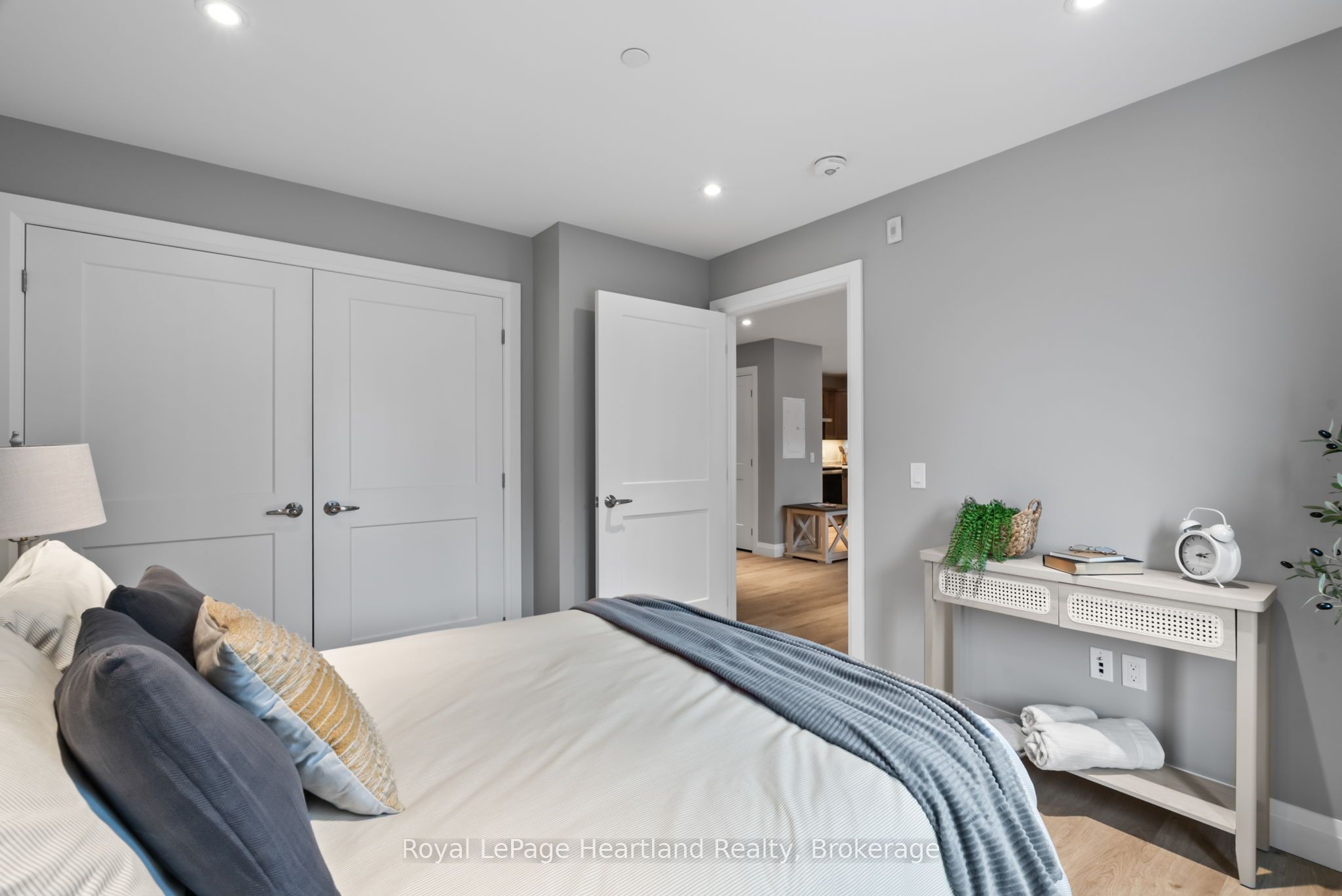 187 Victoria Street W 214 Property Photo 12